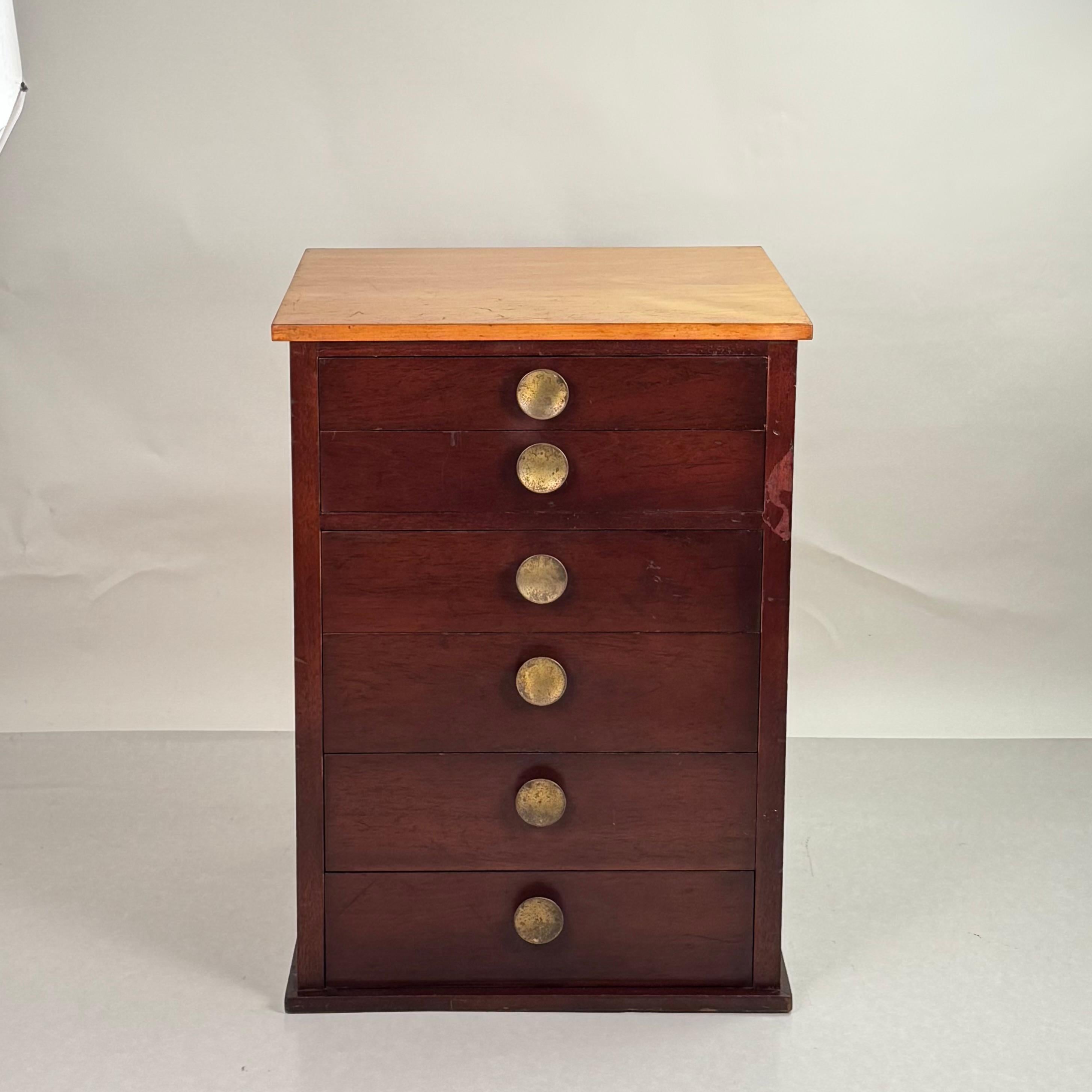 Chic Art Deco Column of Drawers in the Style of Gilbert Rohde.