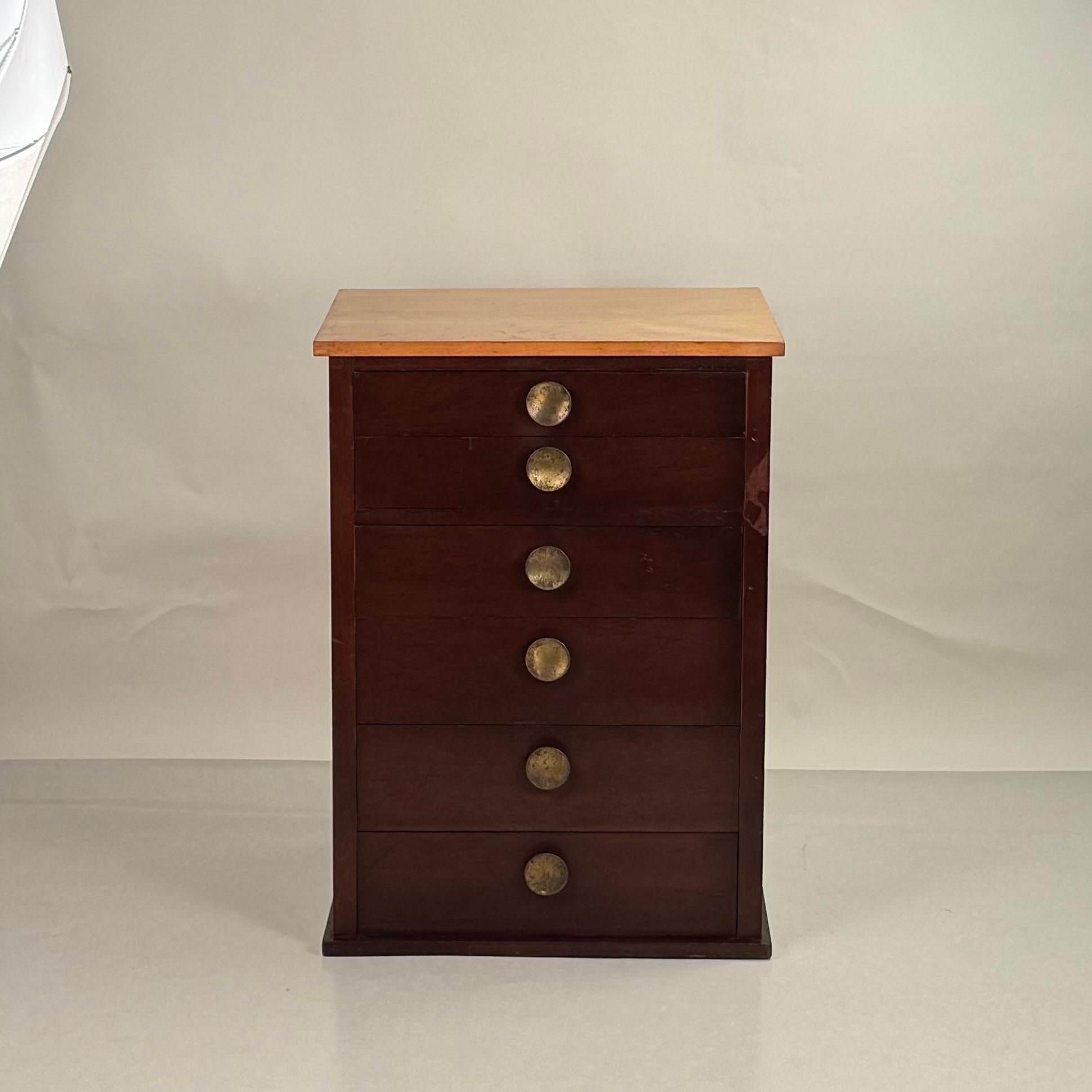 American Chic Art Deco Column of Drawers in the Style of Gilbert Rohde For Sale