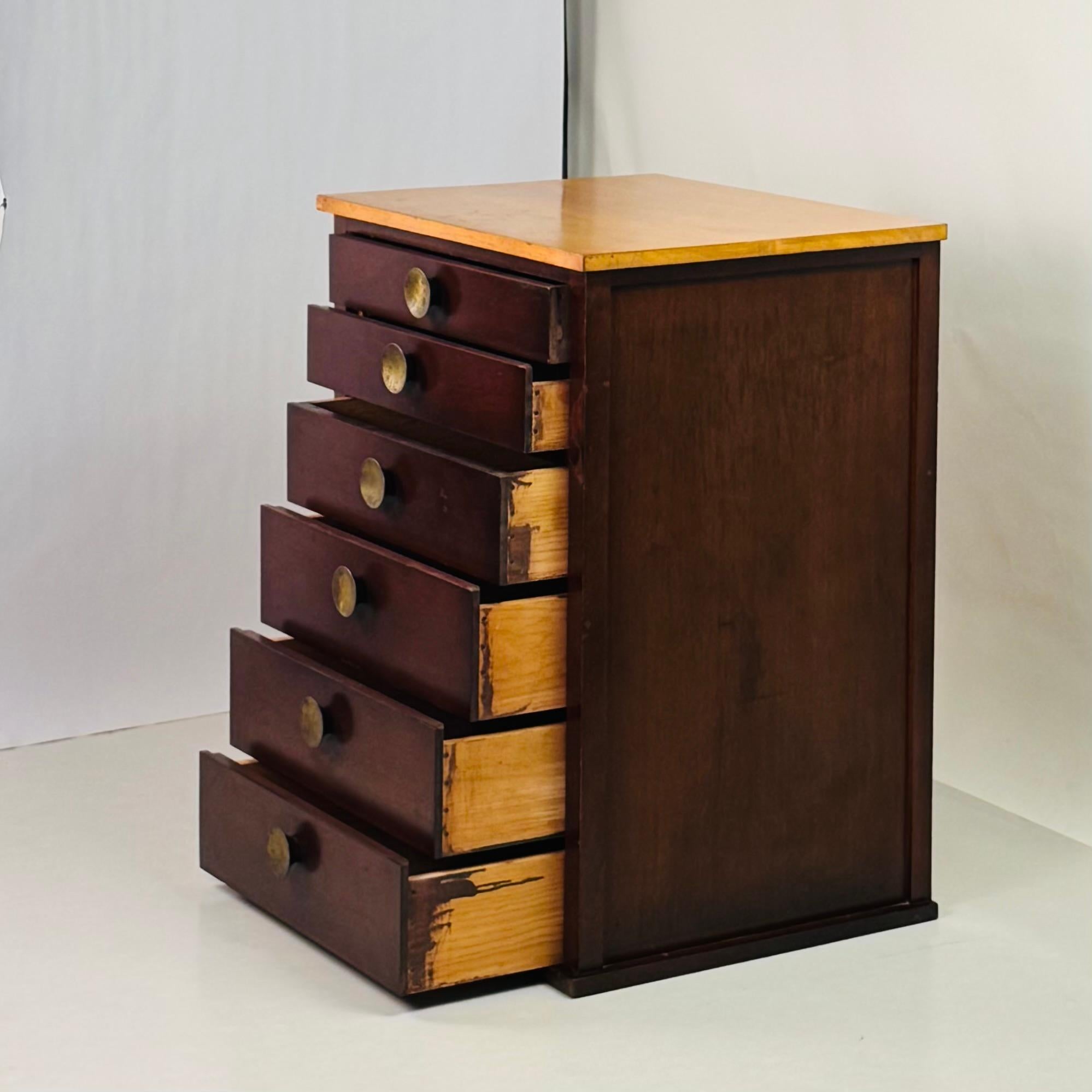 Chic Art Deco Column of Drawers in the Style of Gilbert Rohde In Good Condition For Sale In Los Angeles, CA