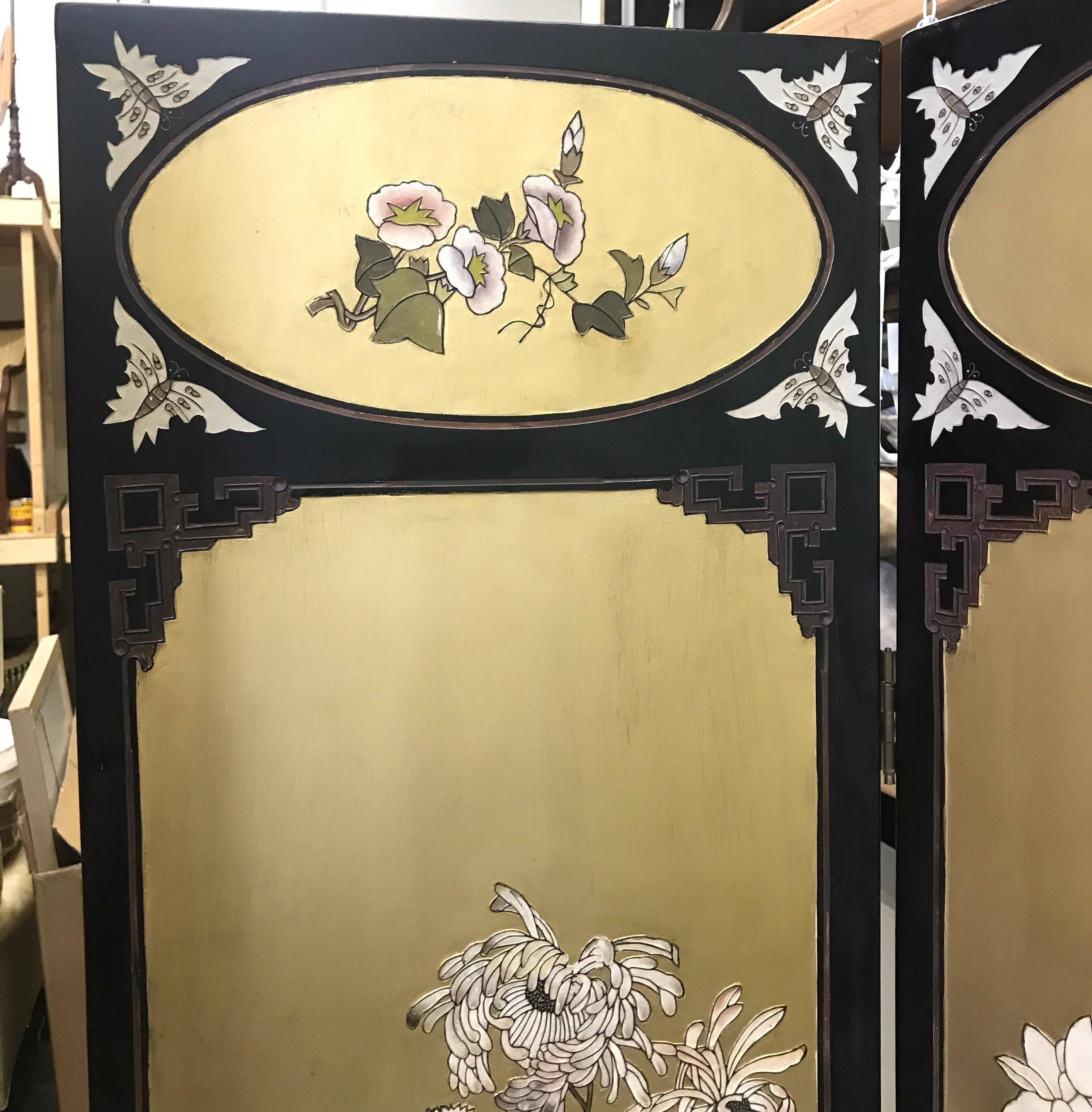 Chic Art Deco, Gilt and Lacquered Chinese Coromandel Screen In Good Condition In Lambertville, NJ