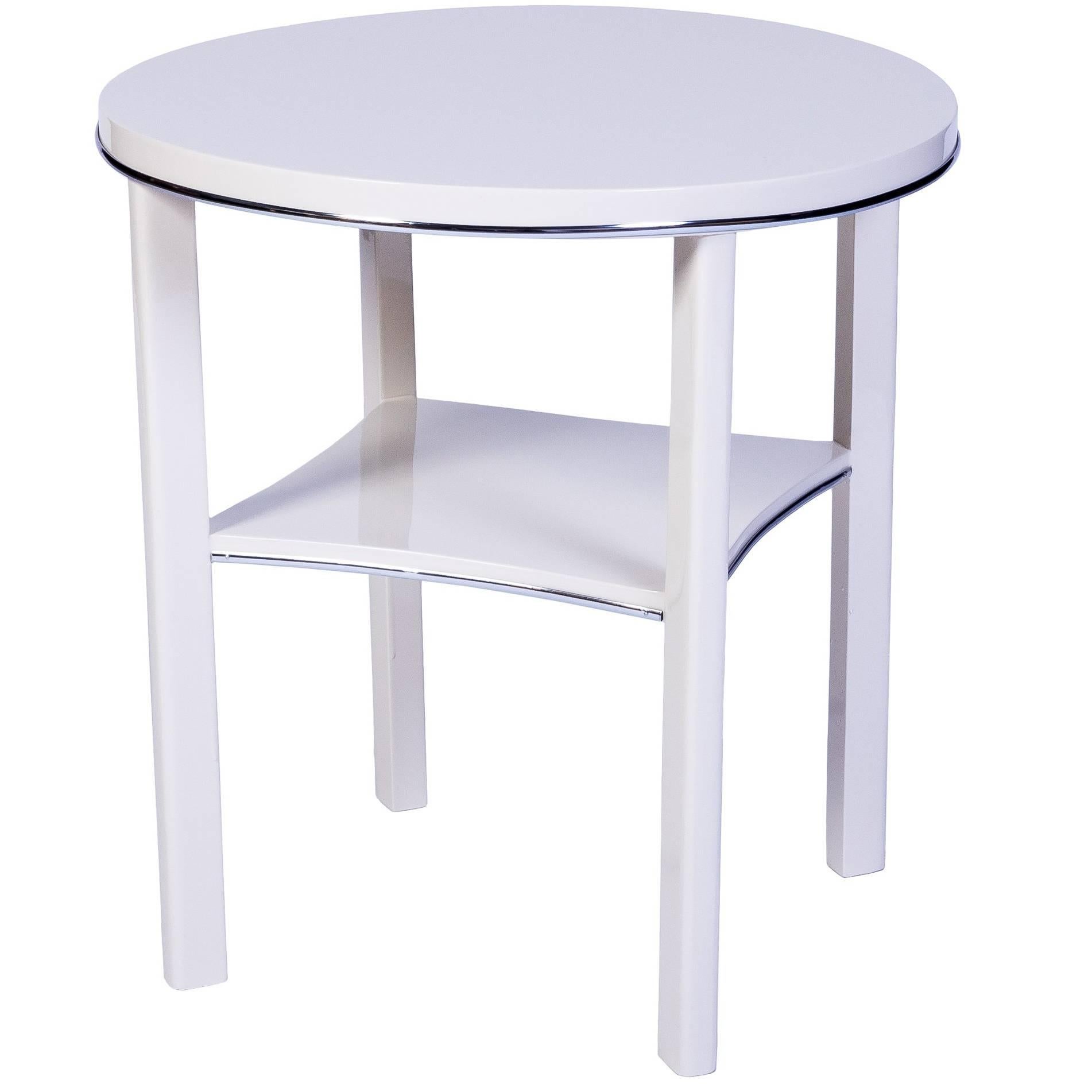 Chic Art Deco Side Table in White For Sale
