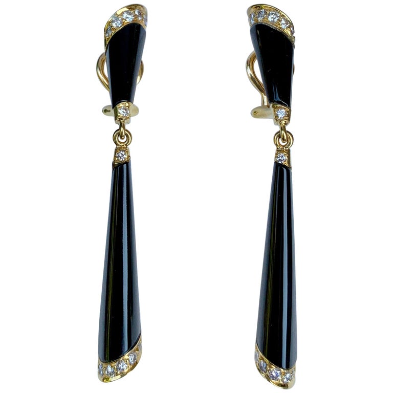 Chic Art Deco Style 18 Karat Yellow Gold Black Onyx Diamond Long Dangle