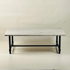 Table basse chic 'Balustre' en fer noirci et marbre adouci par Design Frères