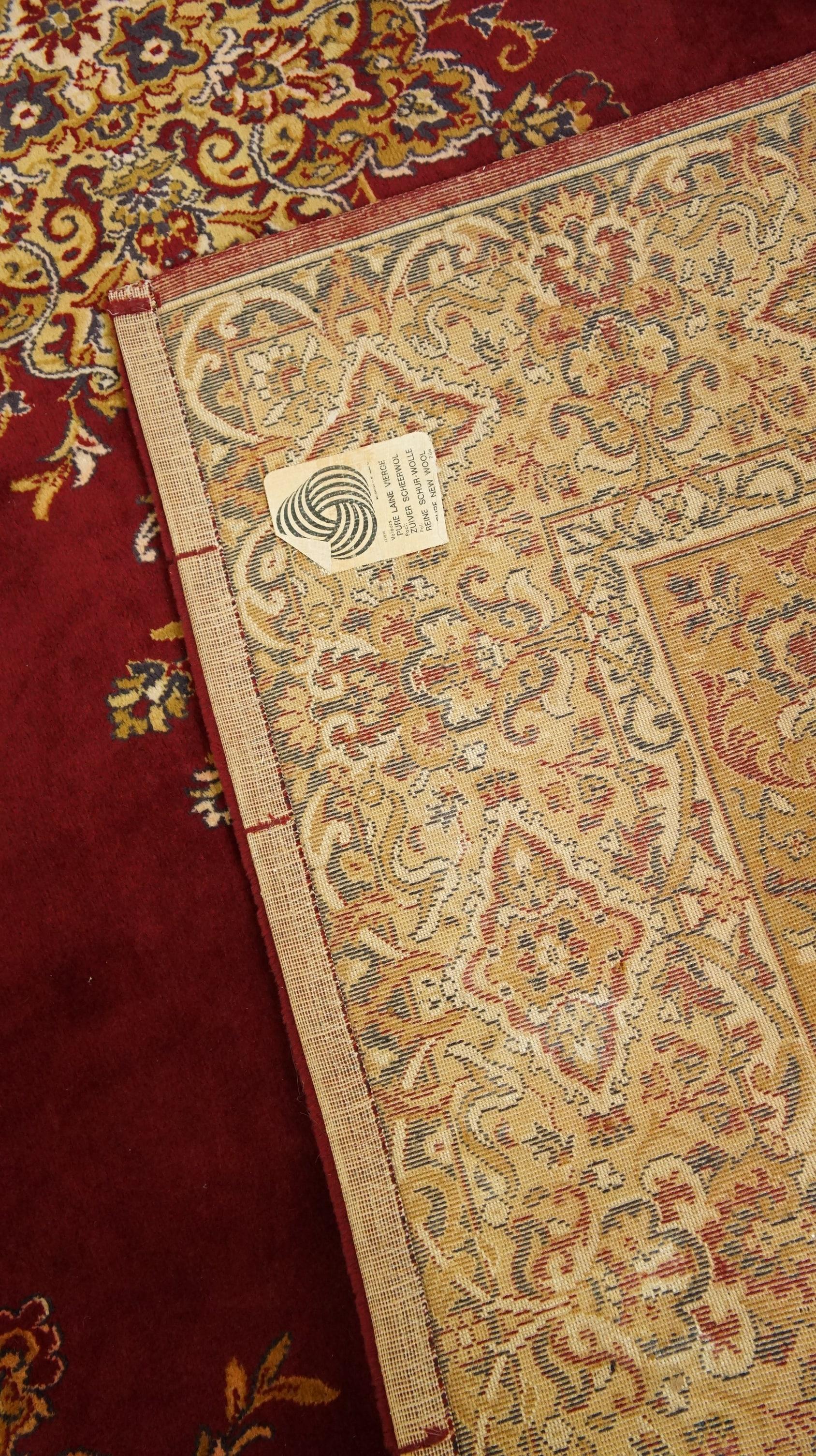Fai risplendere la tua casa con questo bellissimo tappeto. Ha colori incantevoli e dettagli stupendi. Tappeti come questo non sono solo un articolo ricercato per il soggiorno, ma anche per la camera da letto, l'ufficio o il corridoio. Un tappeto