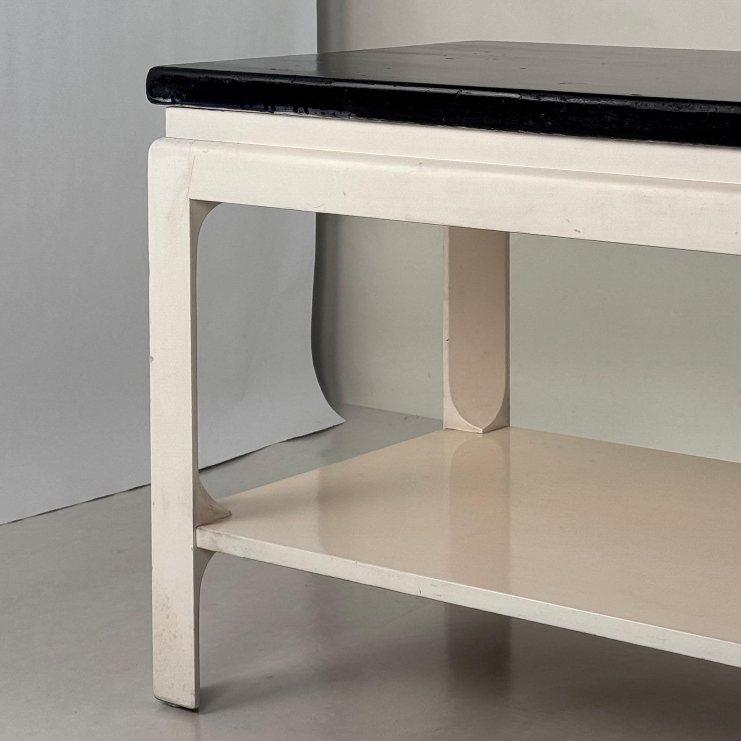 Chic Black and White Modernist Side Table by Paul Frankl In Good Condition For Sale In Los Angeles, CA