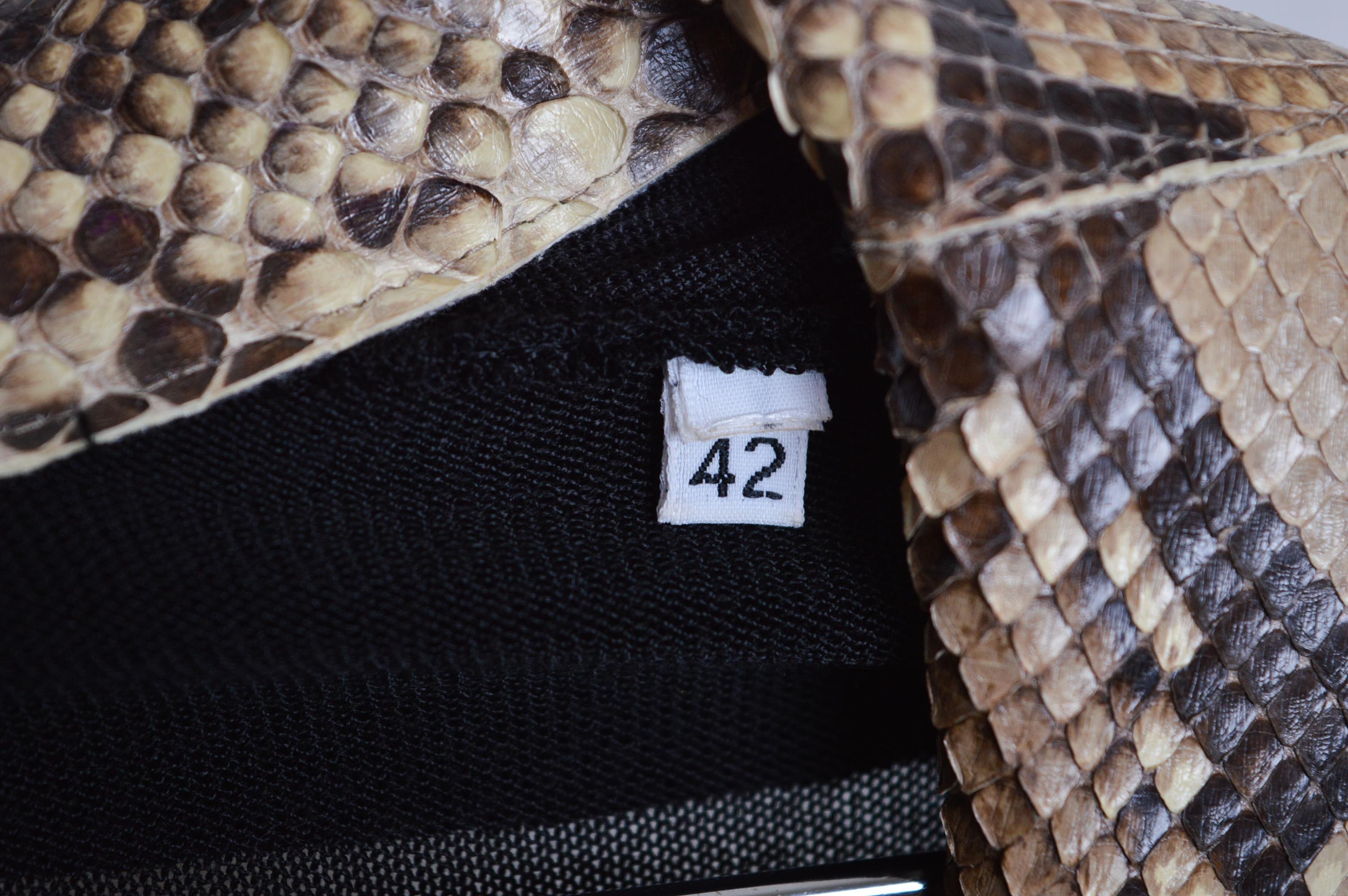 Chic Black Python Dolce & Gabbana Wrap around Knit Cardigan Sweater For Sale 7