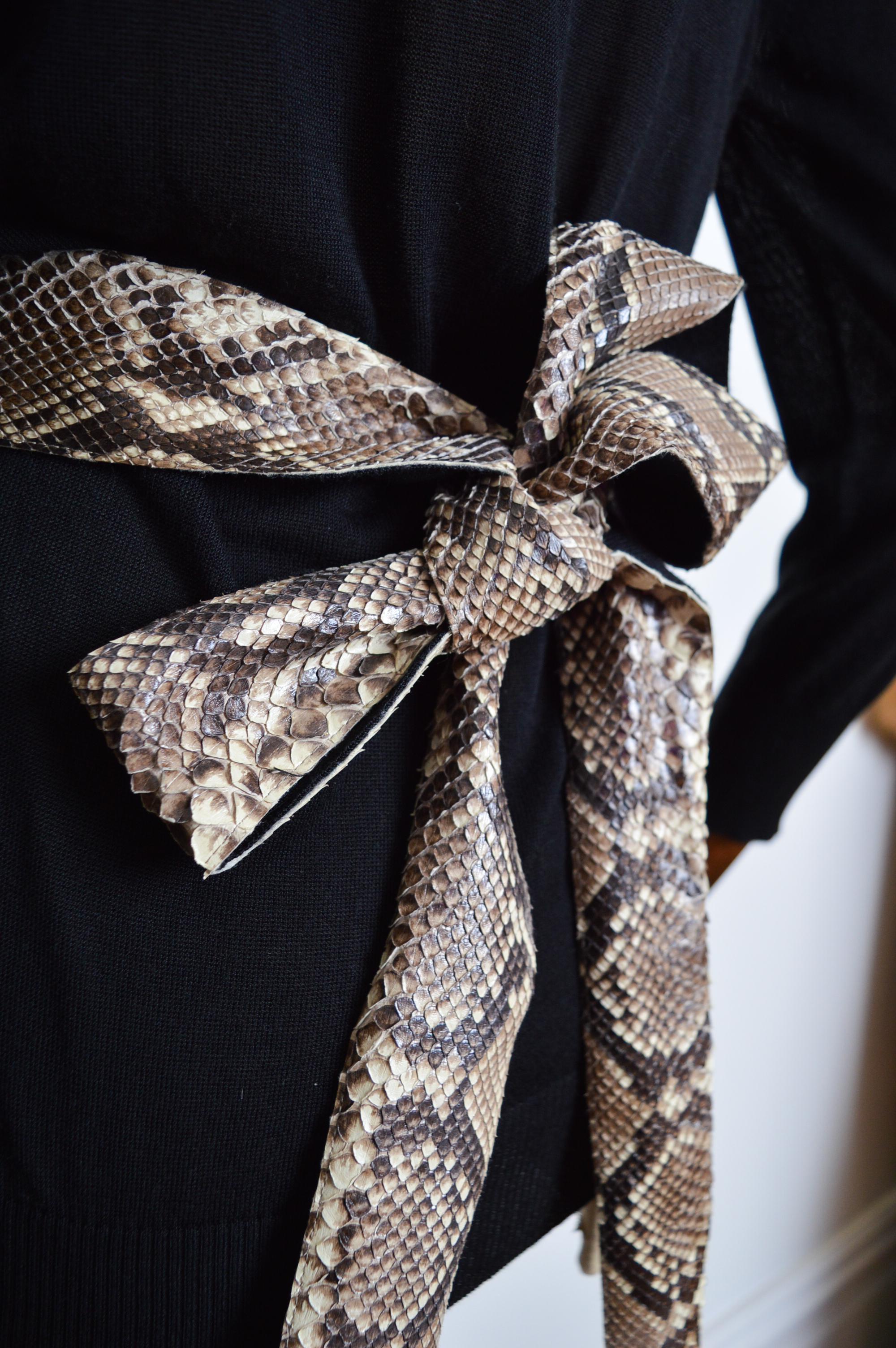 Chic Black Python Dolce & Gabbana Wrap around Knit Cardigan Sweater For Sale 2