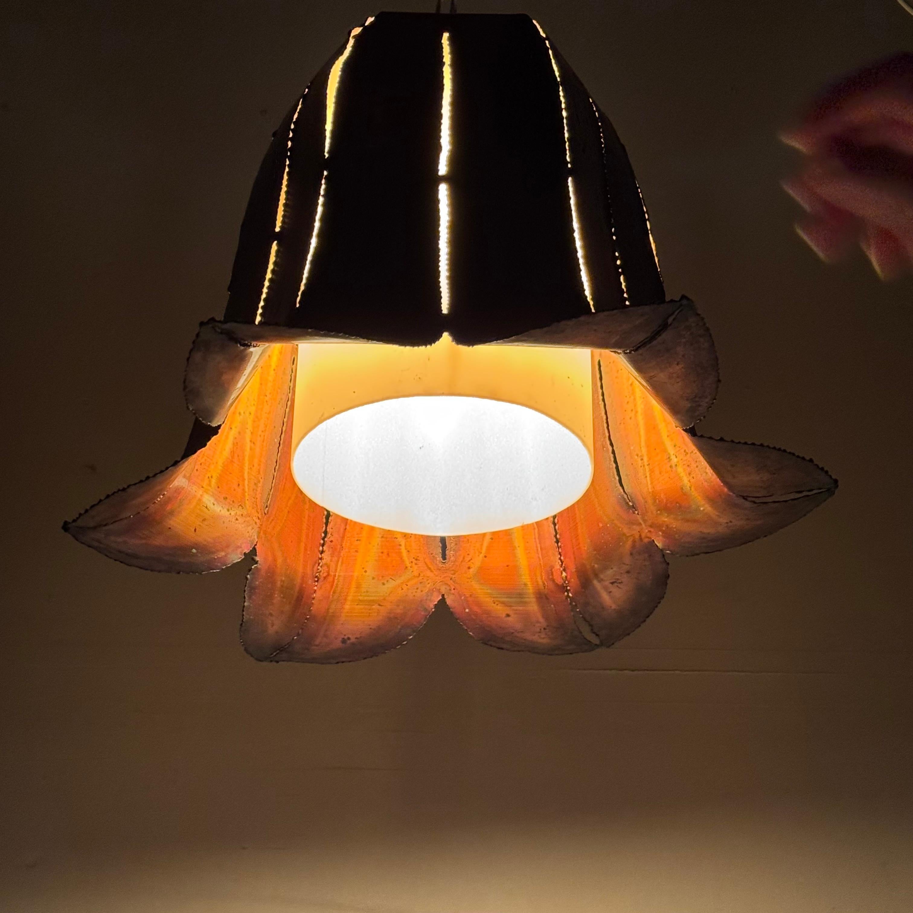 Lampada a sospensione brutalista in ottone e rame placcato in vendita 6