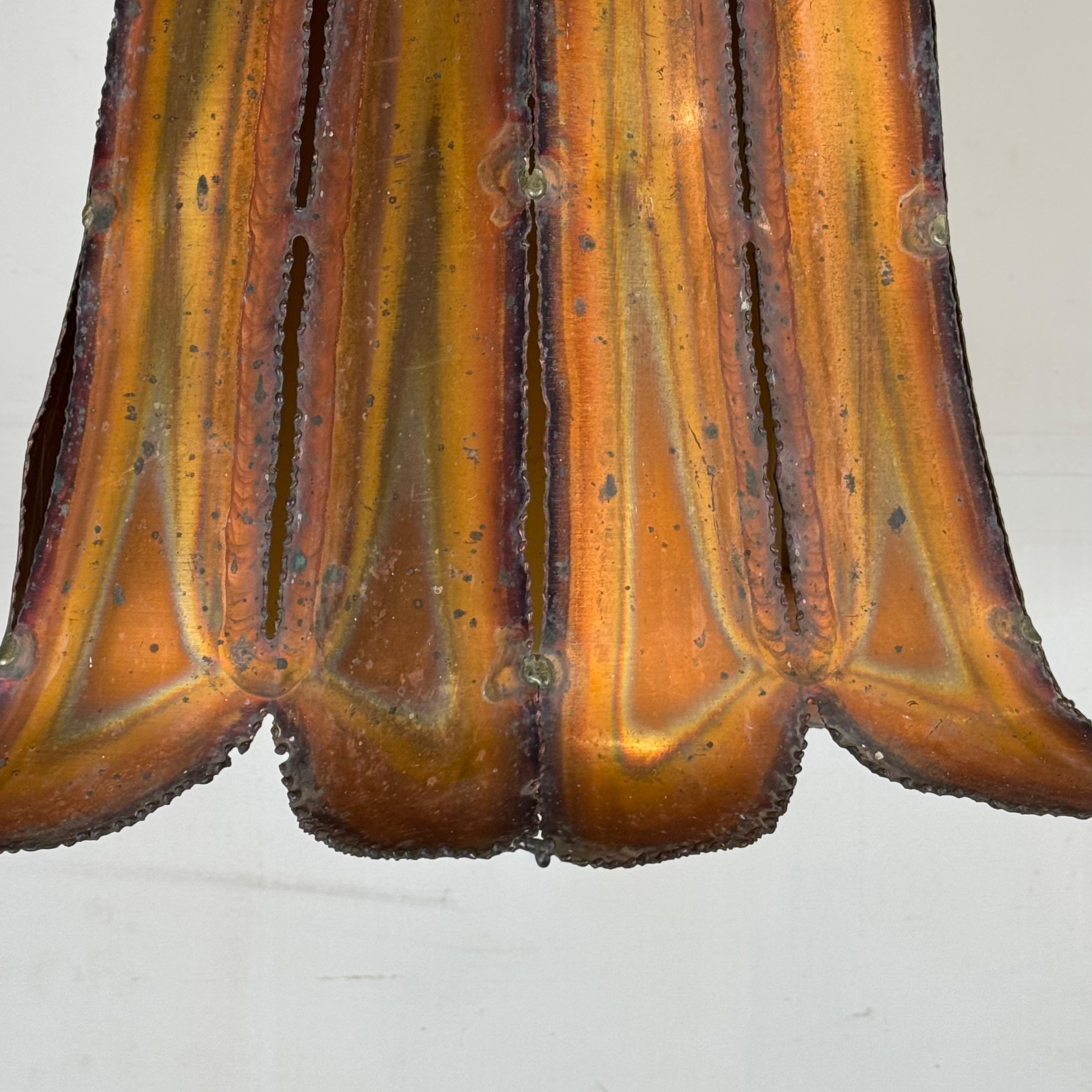 Americano Lampada a sospensione brutalista in ottone e rame placcato in vendita