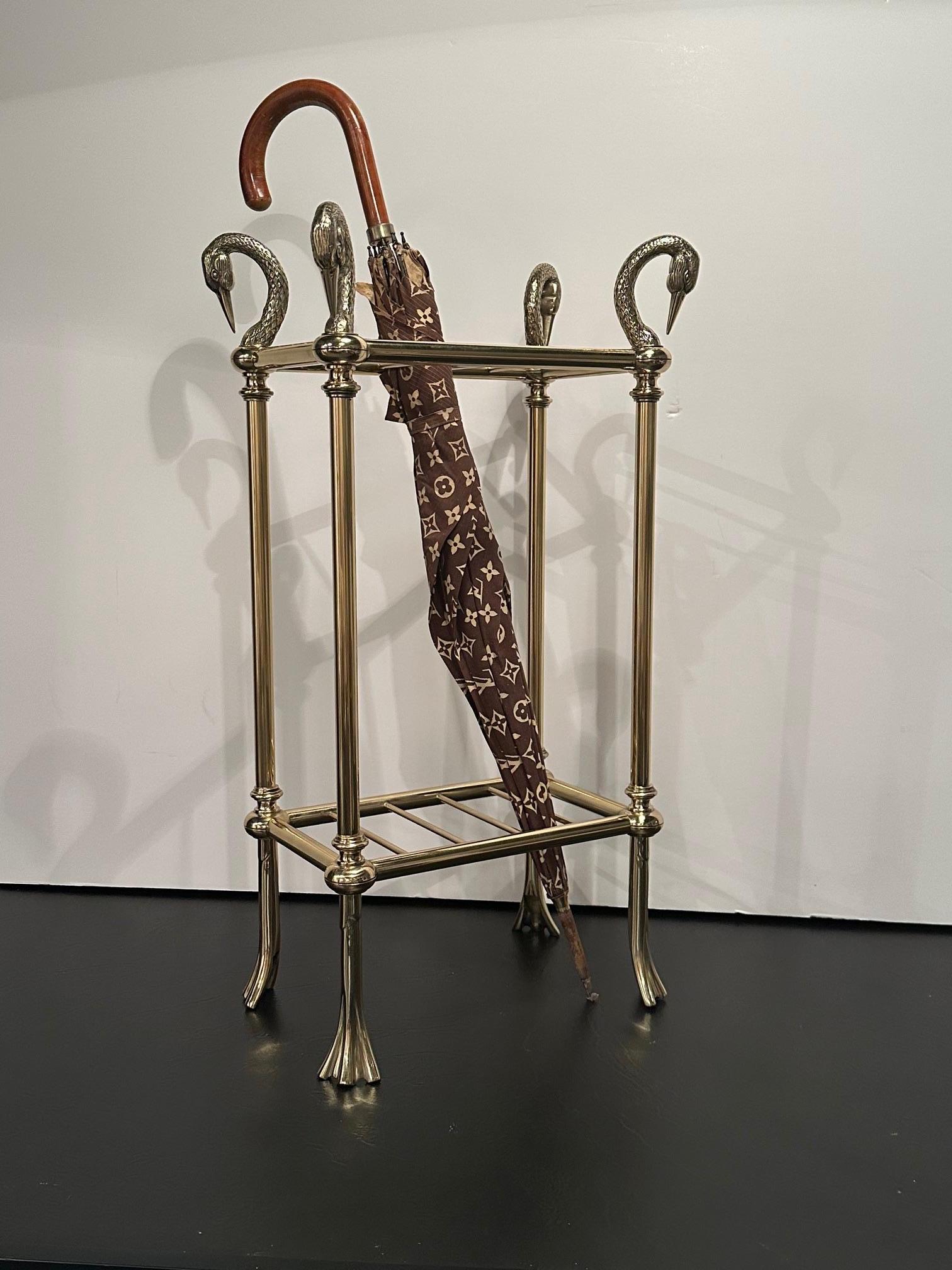 Moulage Chic Stand Umbrella en laiton massif moulé avec motif de canard en vente