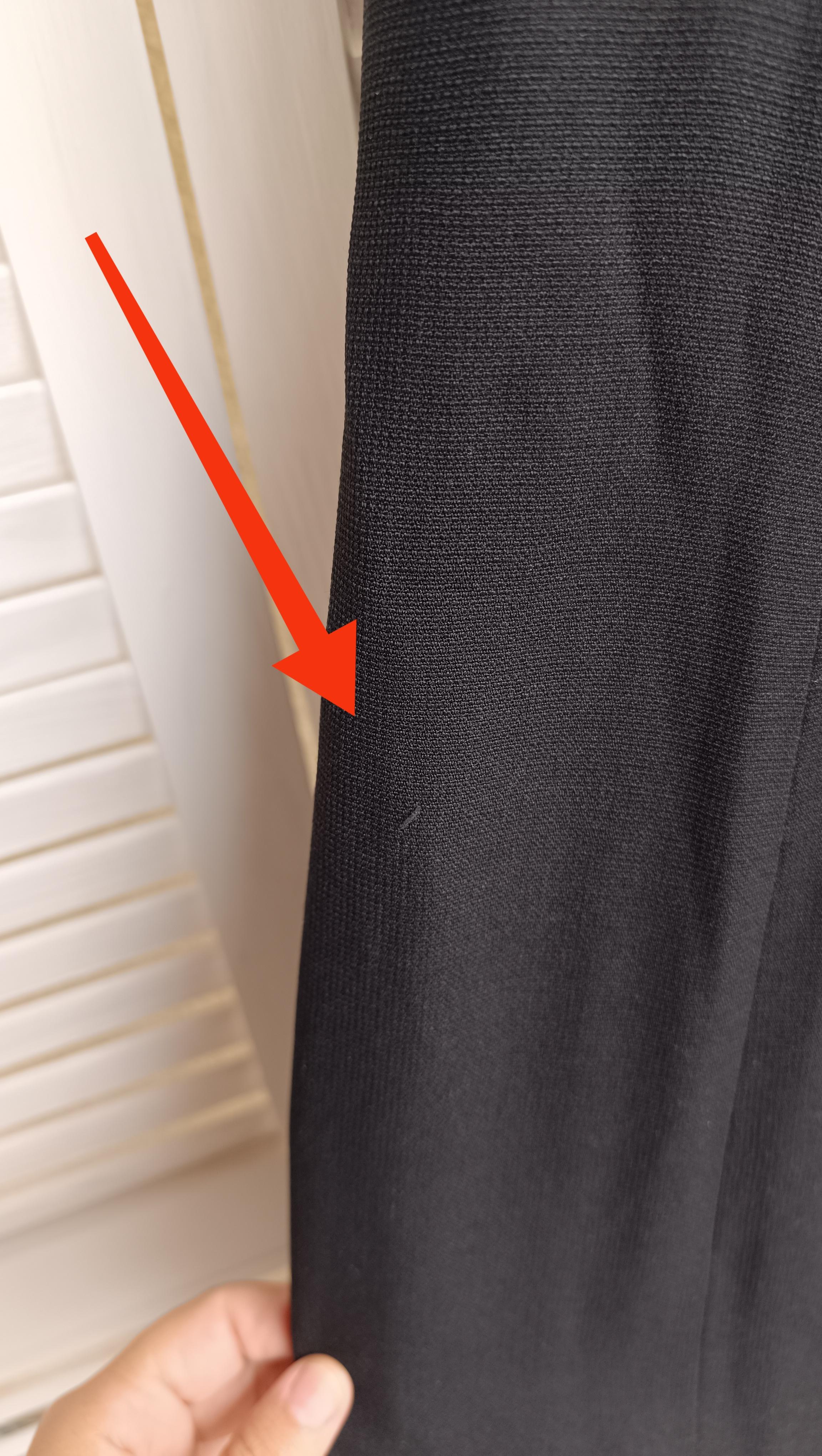 Chic ! Chanel 97c Karl Lagerfeld for Chanel 1997 - Robe de soirée noire et boutons avec logo en vente 10