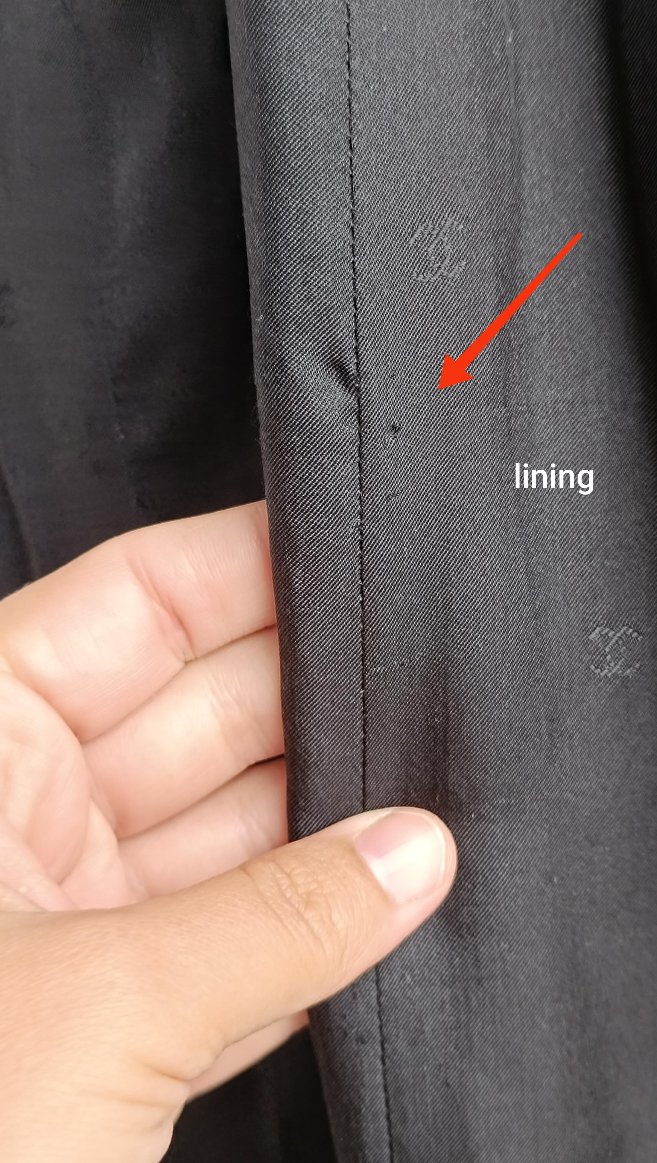 Chic ! Chanel 97c Karl Lagerfeld for Chanel 1997 - Robe de soirée noire et boutons avec logo en vente 12