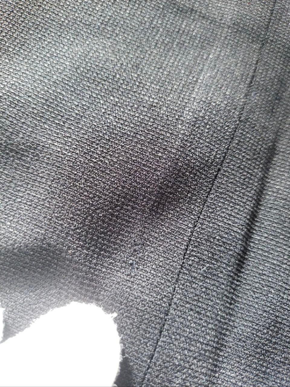 Chic ! Chanel 97c Karl Lagerfeld for Chanel 1997 - Robe de soirée noire et boutons avec logo en vente 14