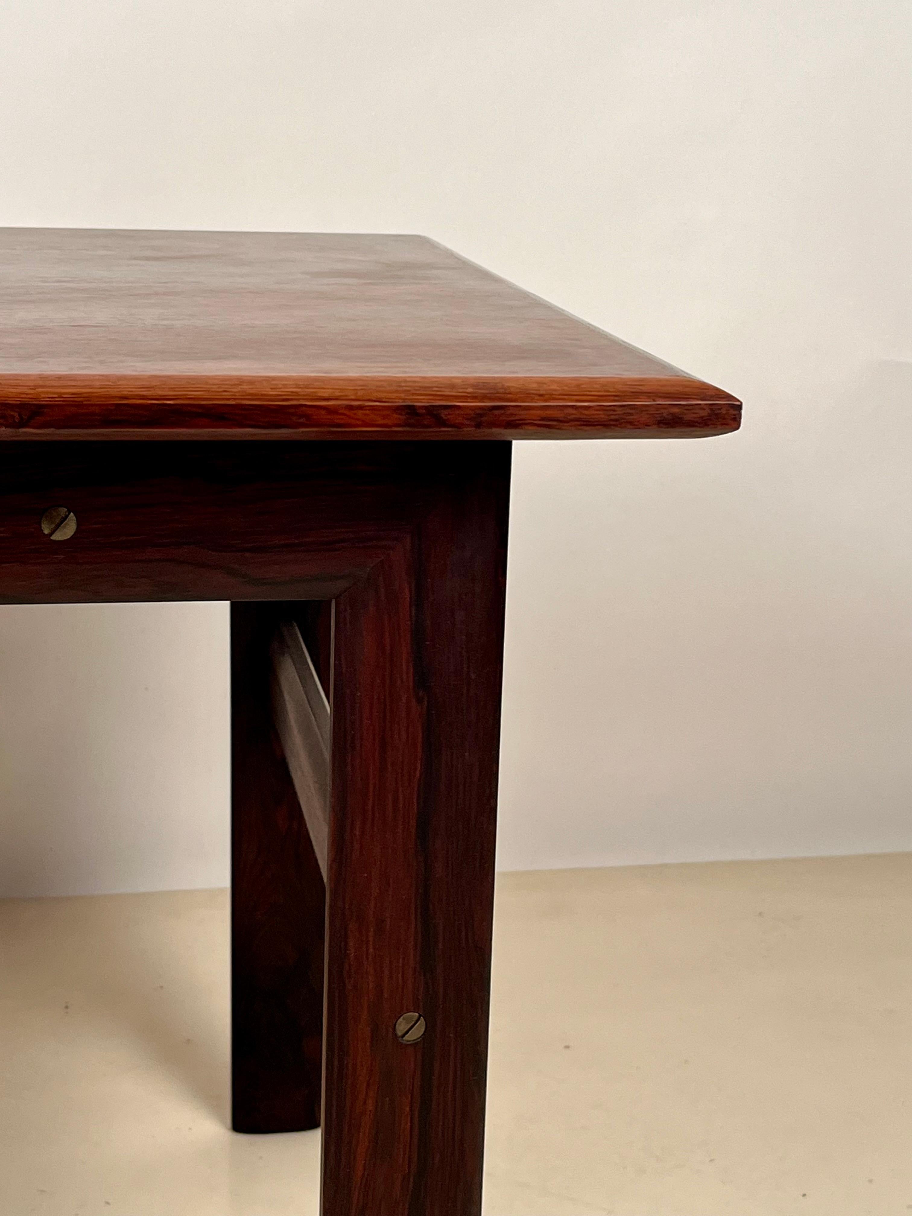 Chic Danish Midcentury Rosewood Side Table In Excellent Condition For Sale In Los Angeles, CA