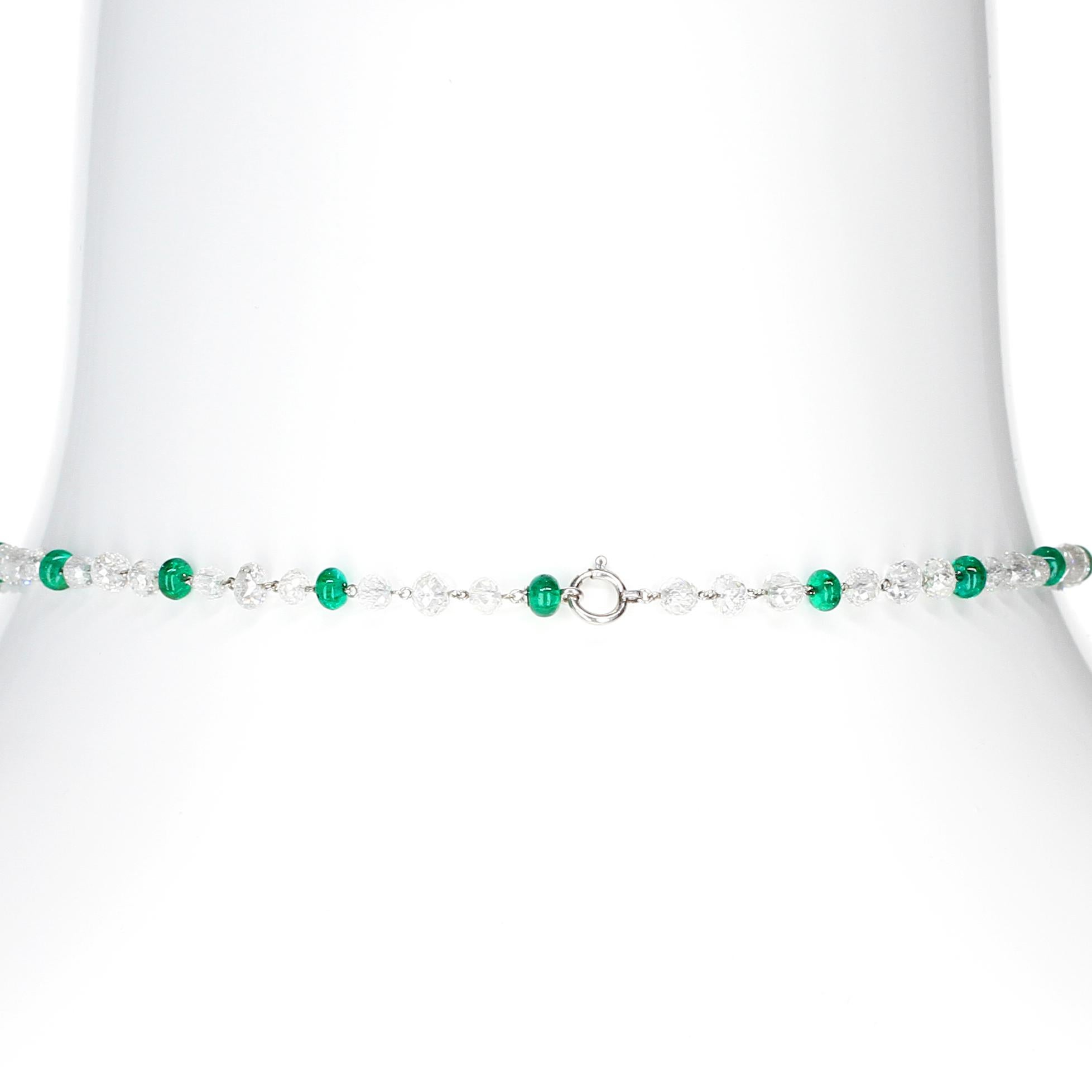 Chic Diamond and Emerald Bead Platinum Link Necklace In Excellent Condition In New York, NY