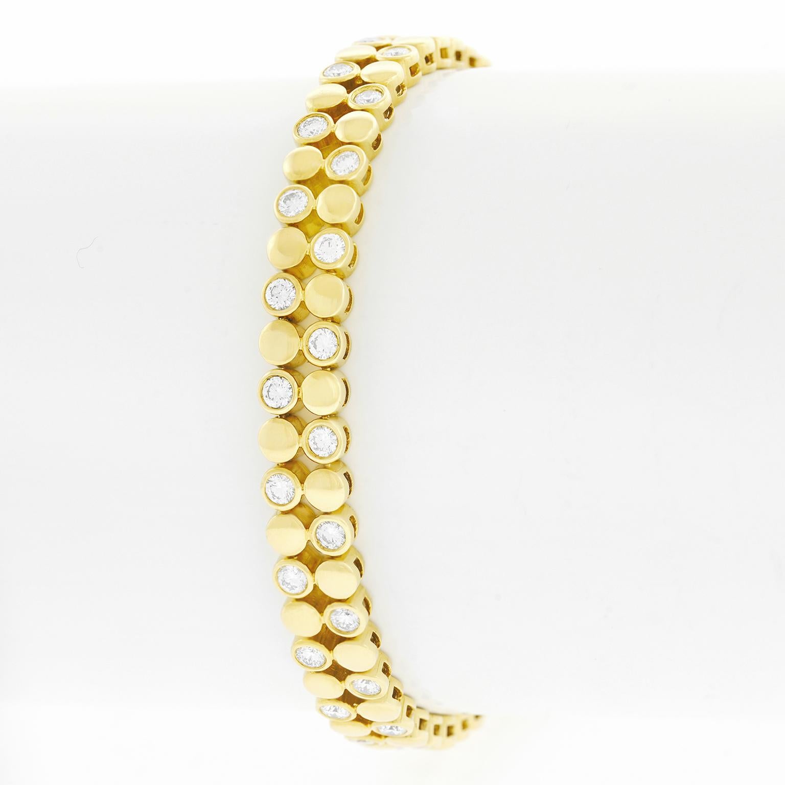 Chic Diamond and Gold Bracelet In Excellent Condition In Litchfield, CT