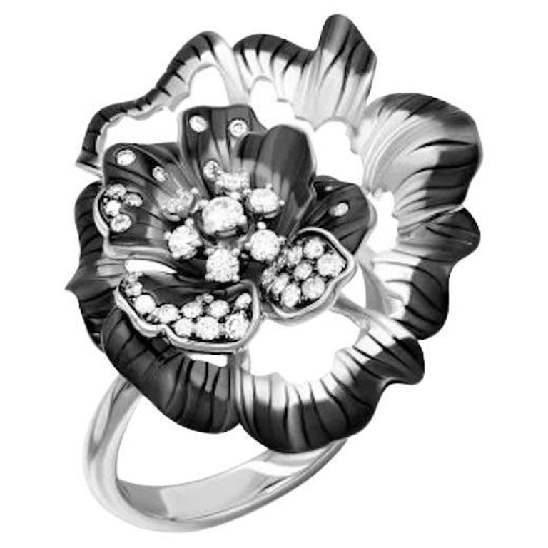 Chic Diamond Flower White 18k Gold Ring for Her For Sale at 1stDibs