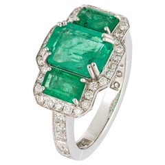 Chic Smaragd-Ring aus weißem 18 Karat Gold mit weißen Diamanten für sie