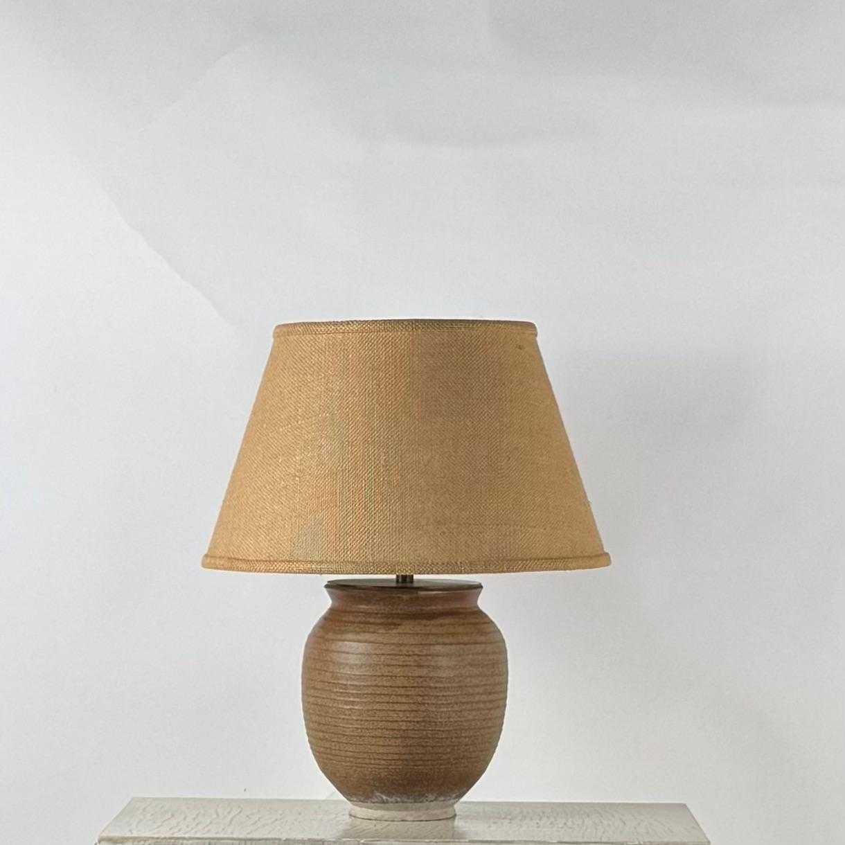 Chic French Art-Déco Ceramic Lamp with Custom Linen Shade and Diffuser For Sale 5