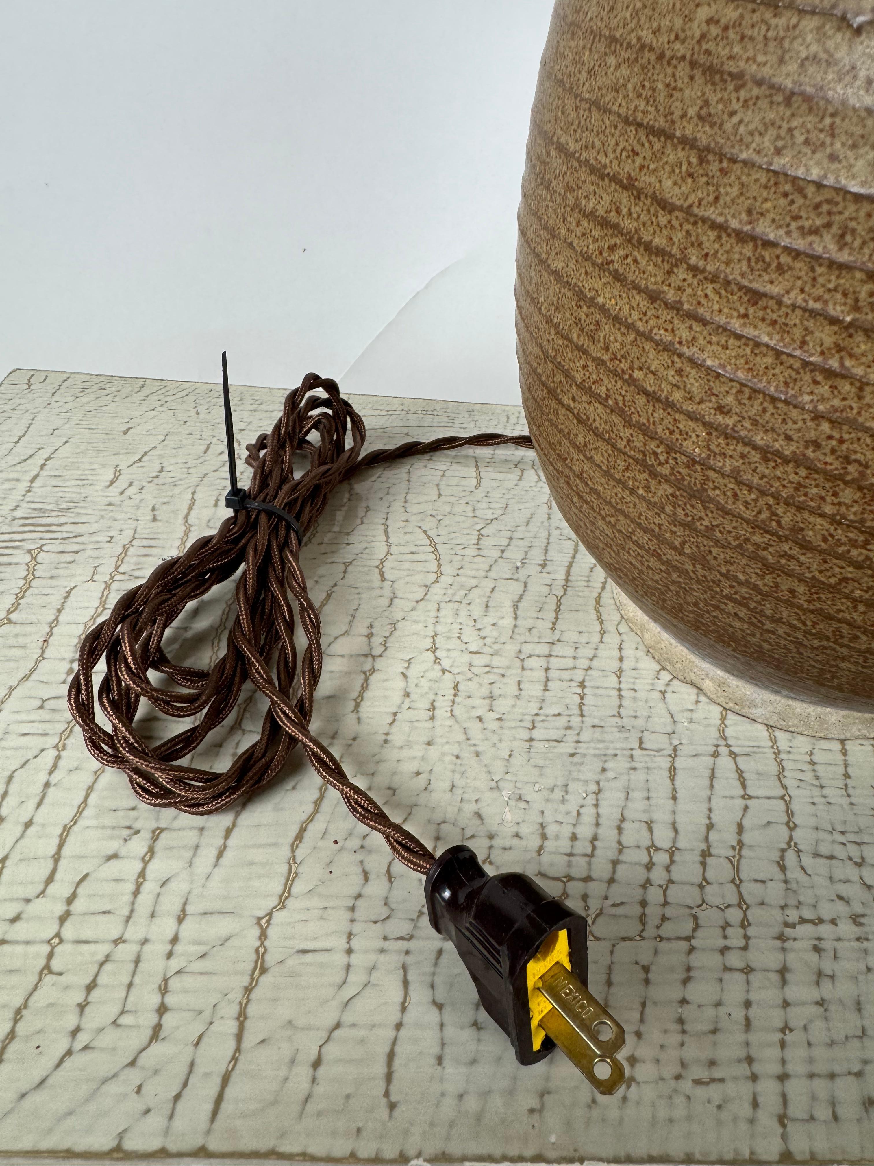 Chic French Art-Déco Ceramic Lamp with Custom Linen Shade and Diffuser For Sale 7