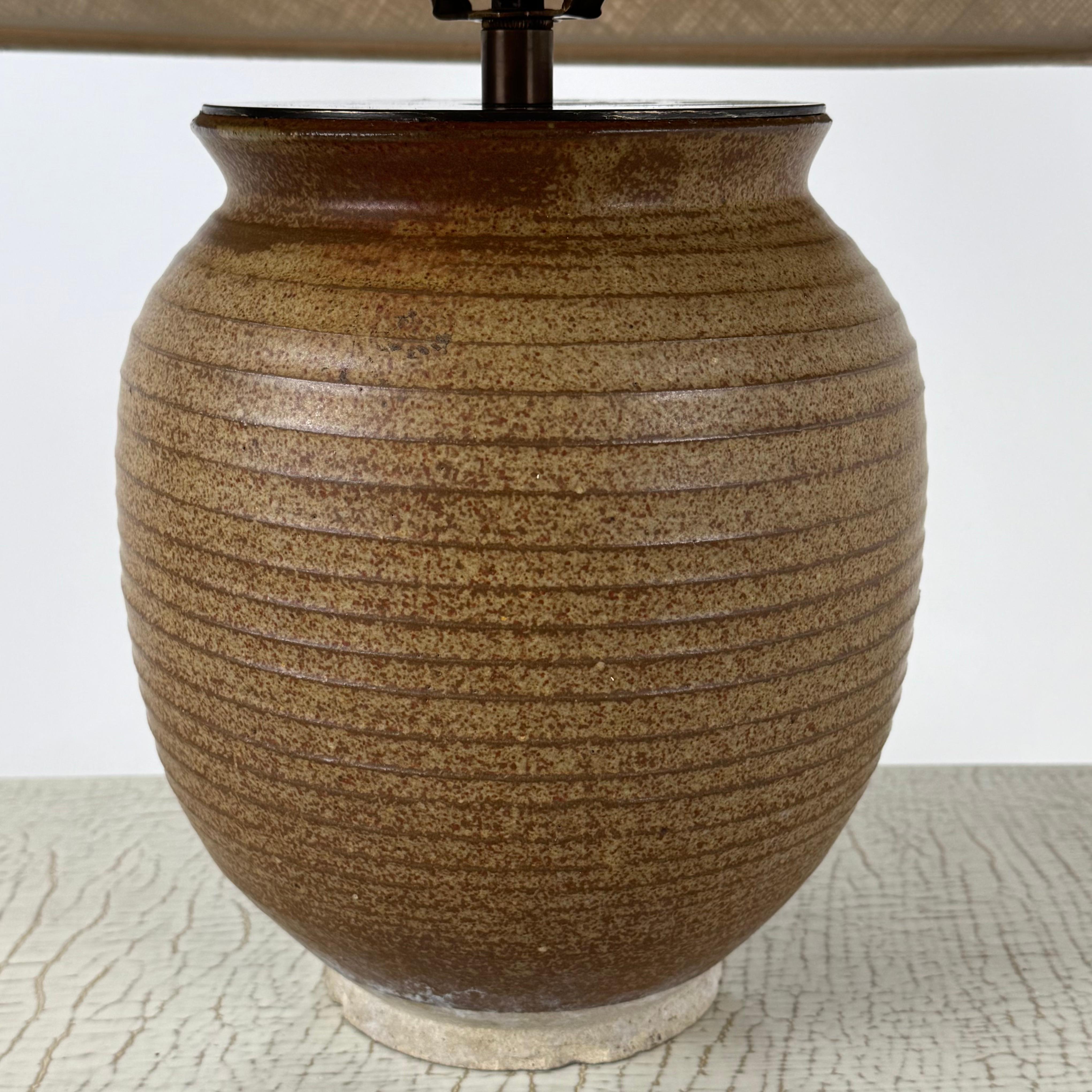 Mid-20th Century Chic French Art-Déco Ceramic Lamp with Custom Linen Shade and Diffuser For Sale