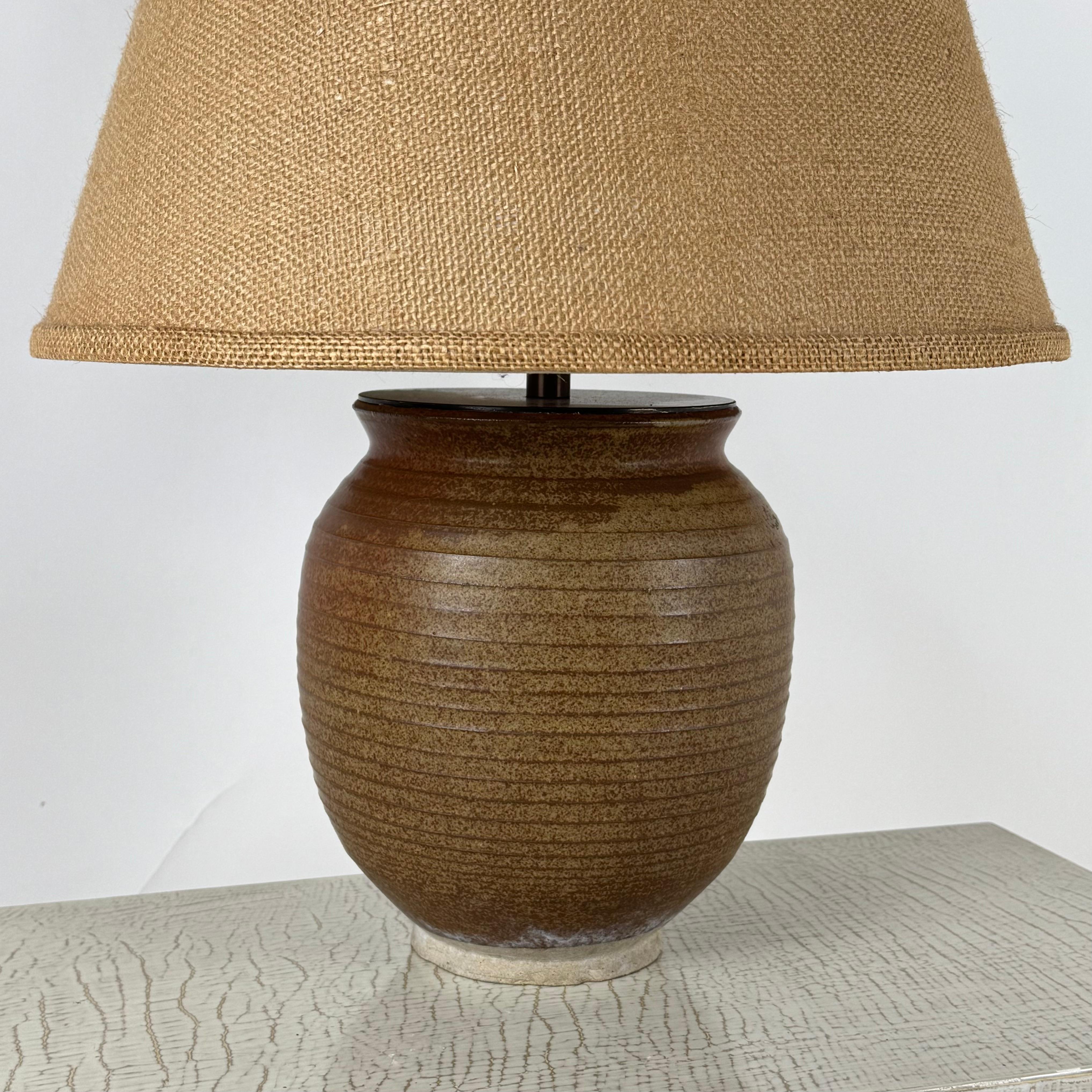Chic French Art-Déco Ceramic Lamp with Custom Linen Shade and Diffuser For Sale 2