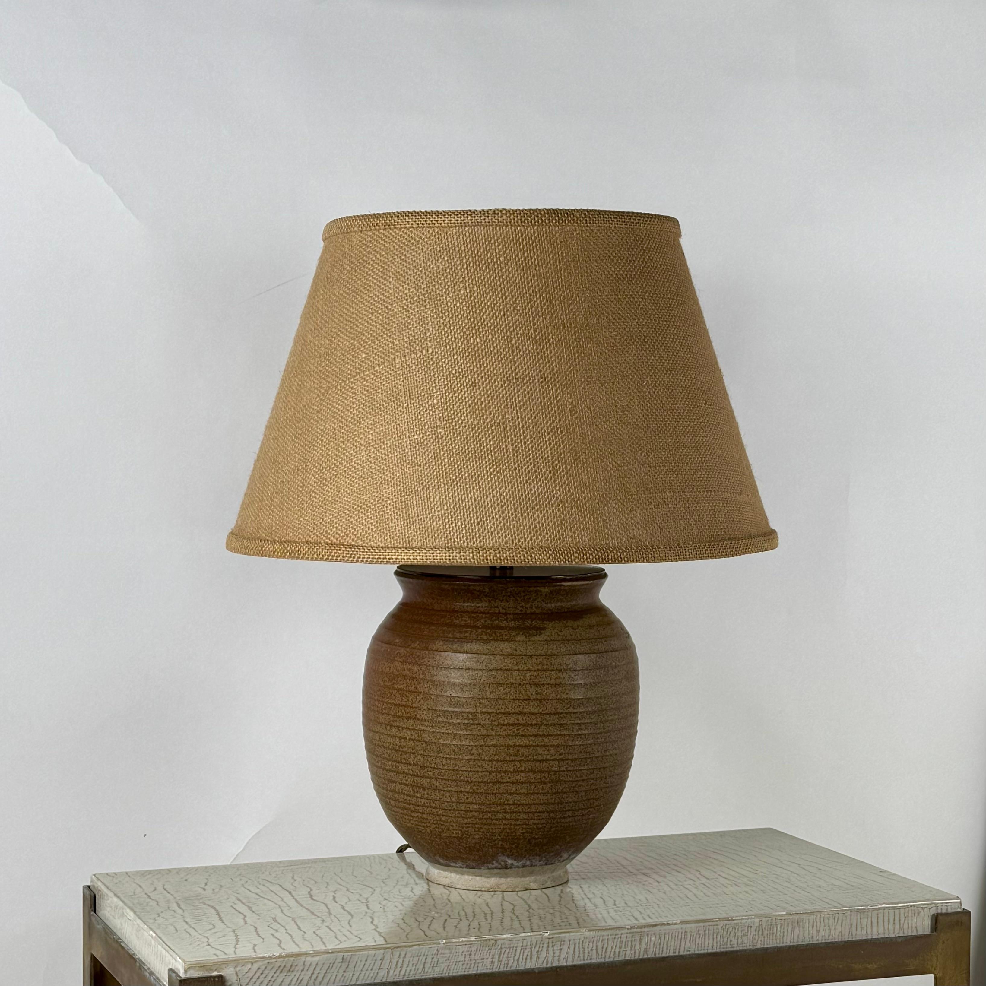 Chic French Art-Déco Ceramic Lamp with Custom Linen Shade and Diffuser For Sale 4