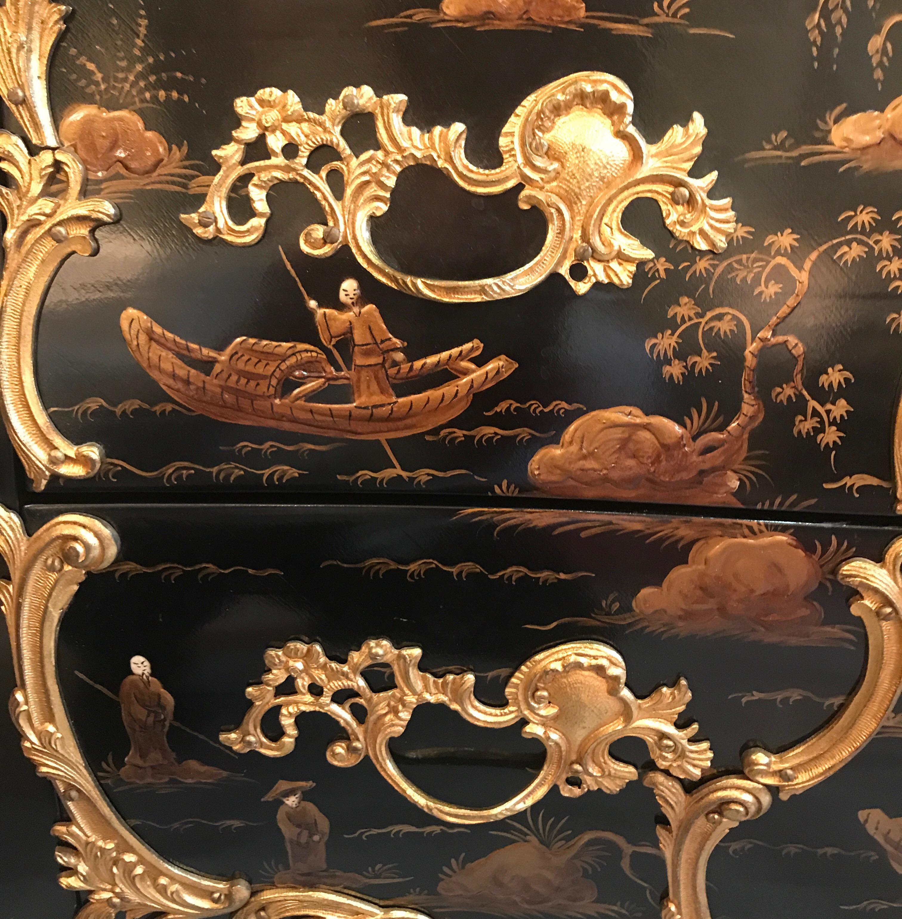 Commode bombée chic et chic de style Louis XV en chinoiserie française 3