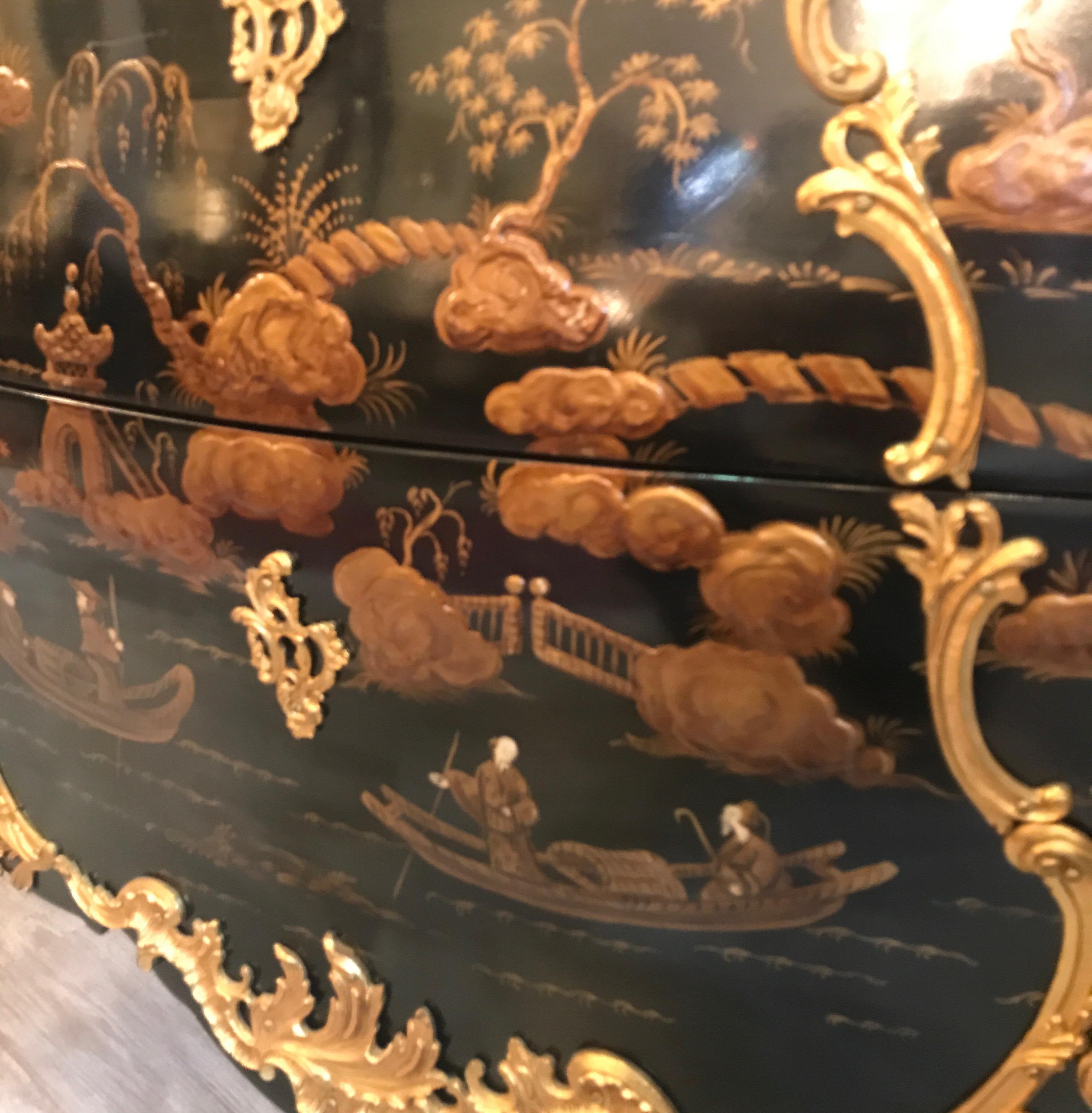 Commode bombée chic et chic de style Louis XV en chinoiserie française 6