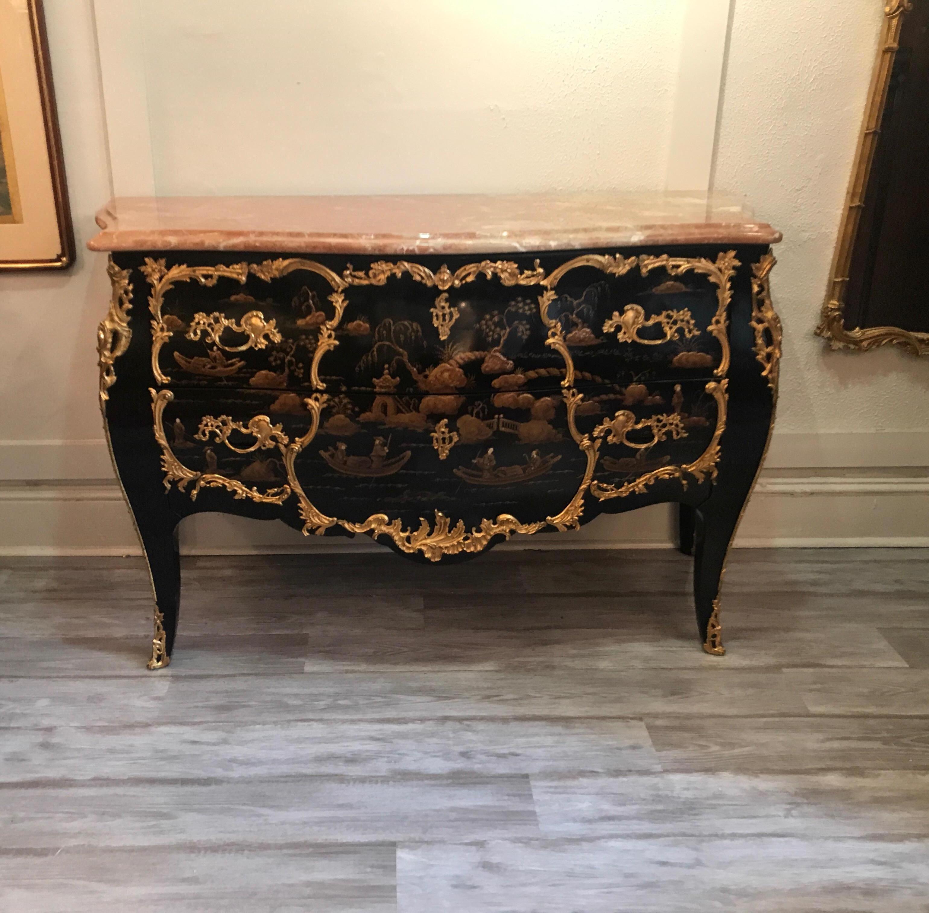 Chinoiseries Commode bombée chic et chic de style Louis XV en chinoiserie française