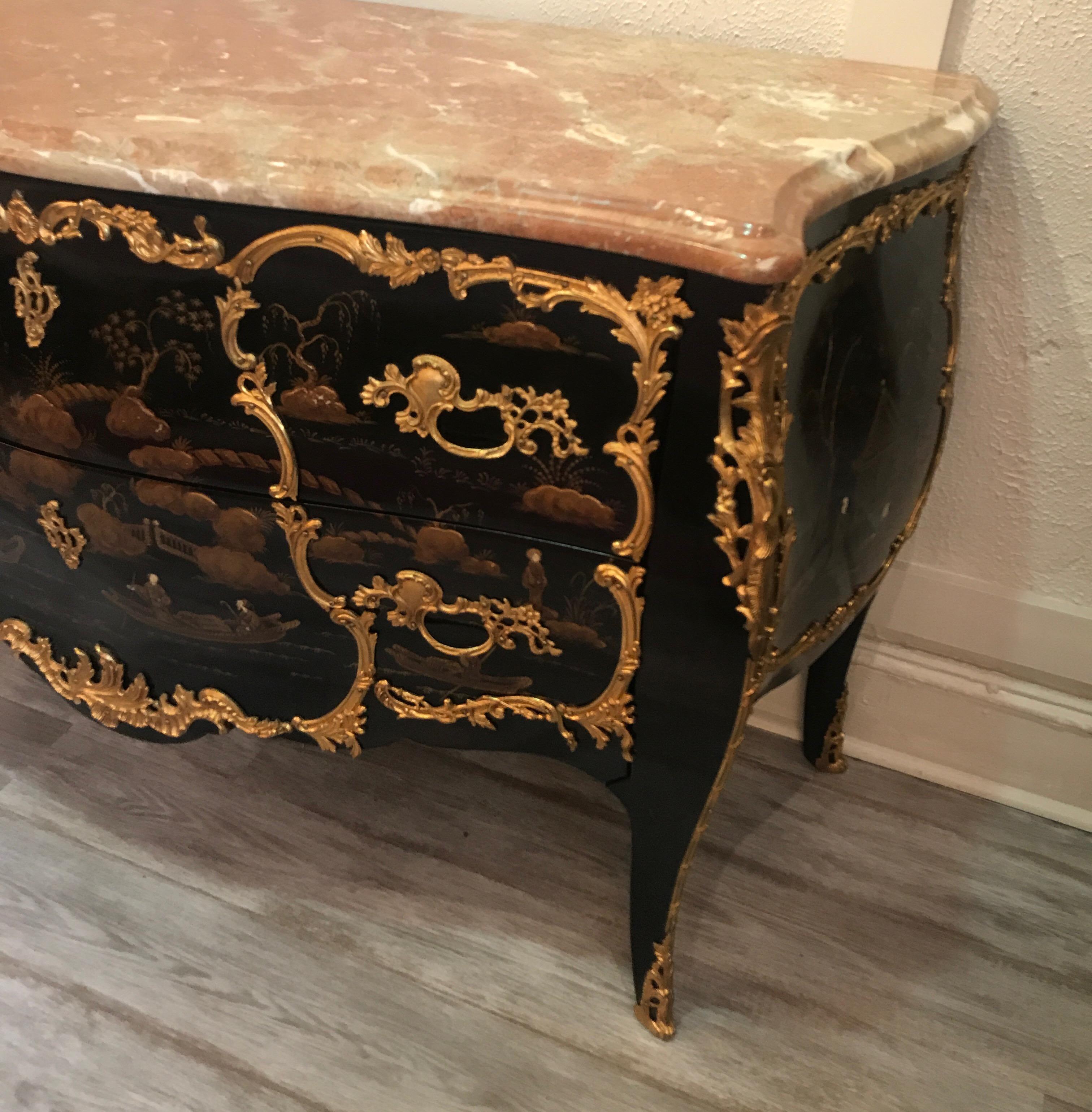 Européen Commode bombée chic et chic de style Louis XV en chinoiserie française