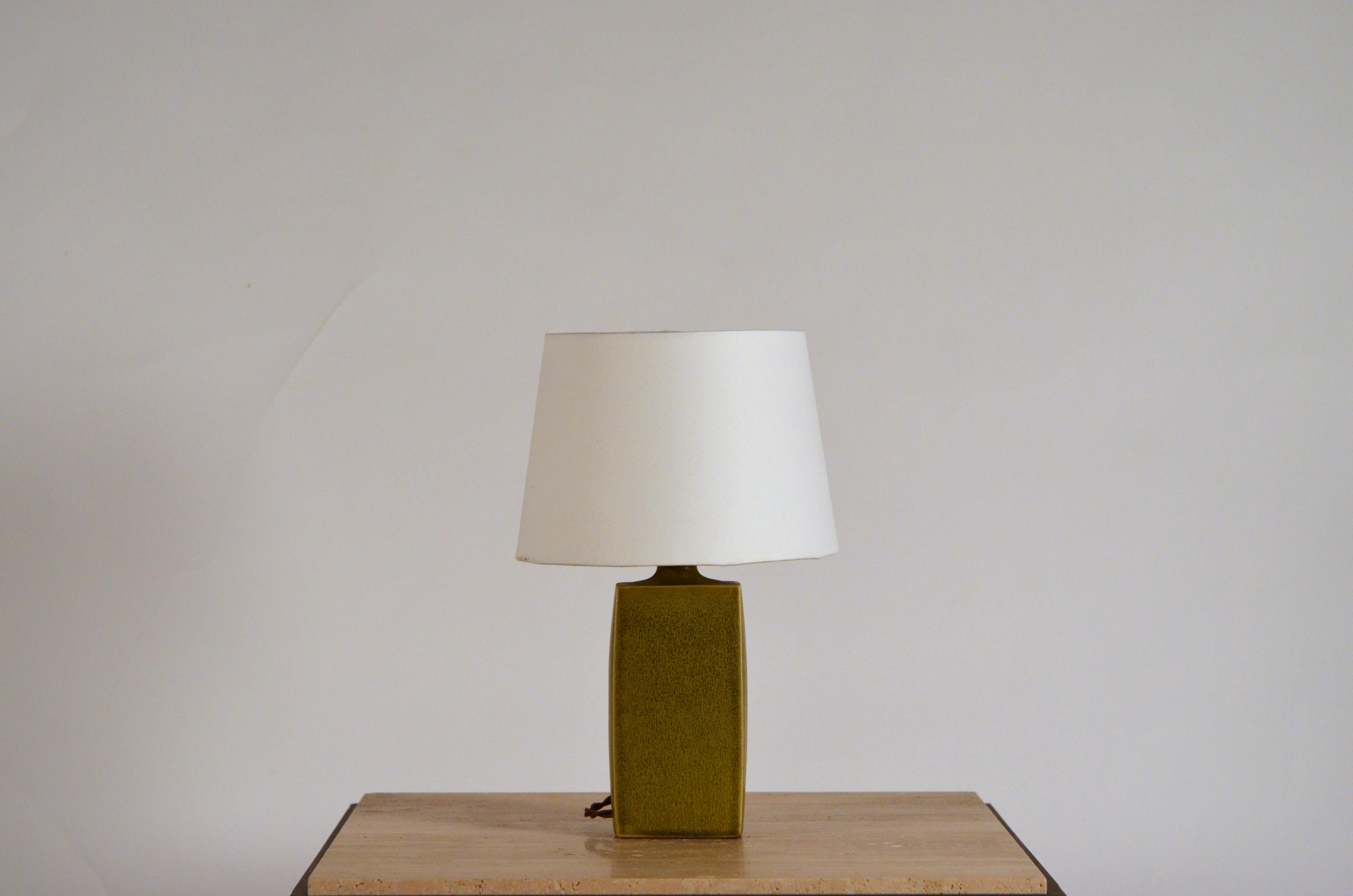 Chic glazed ceramic lamp with parchment shade. Very simple and elegant.

Attractive European style shade mount with no apparent harp / final.

The dimensions are the overall dimensions of the lamp and the shade together. The shade is 10 in.