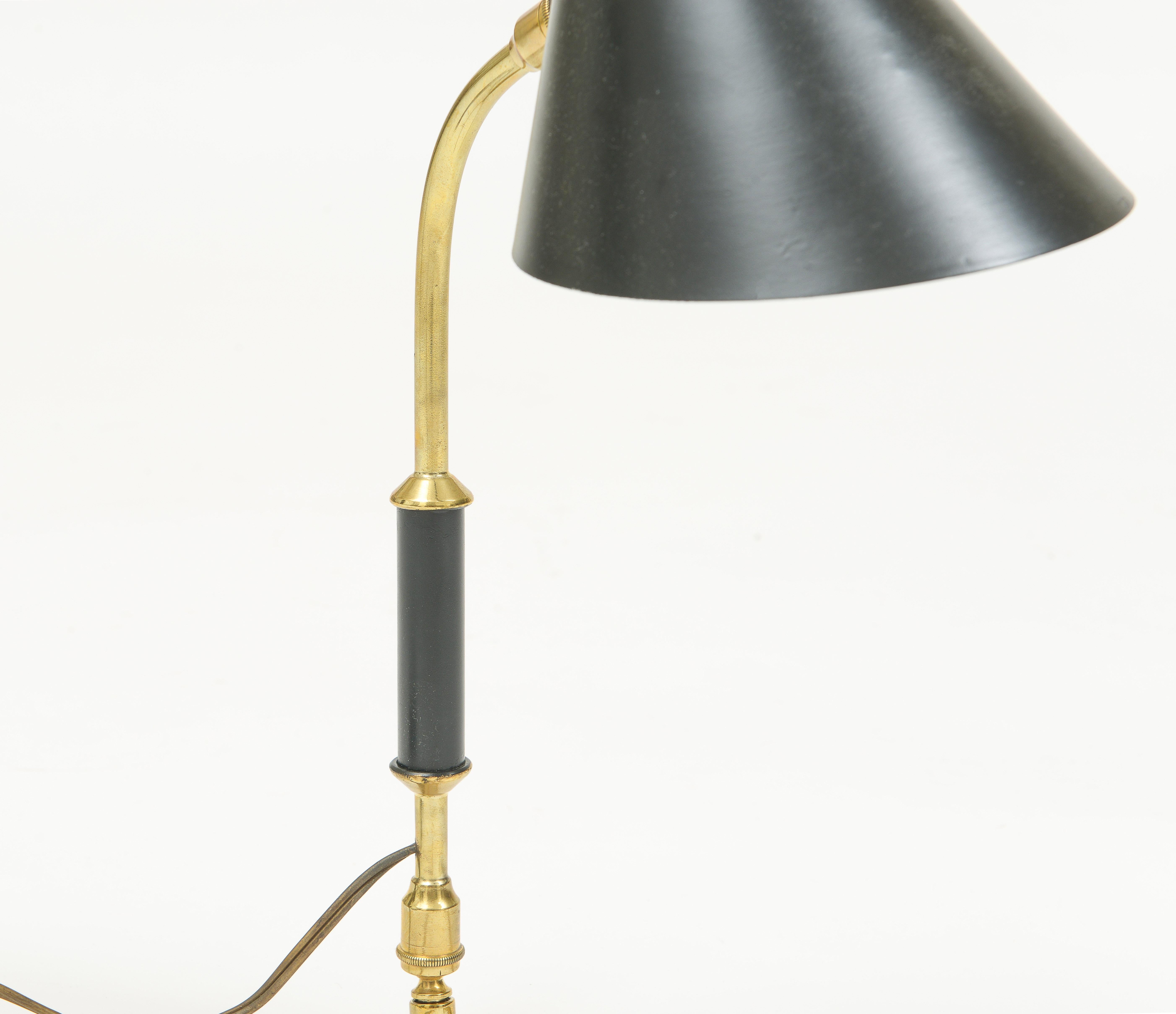 Mid-Century Modern Chic Handsome Robert Mathieu Lunel Brass and Black Table Lamp, France, 1950's For Sale