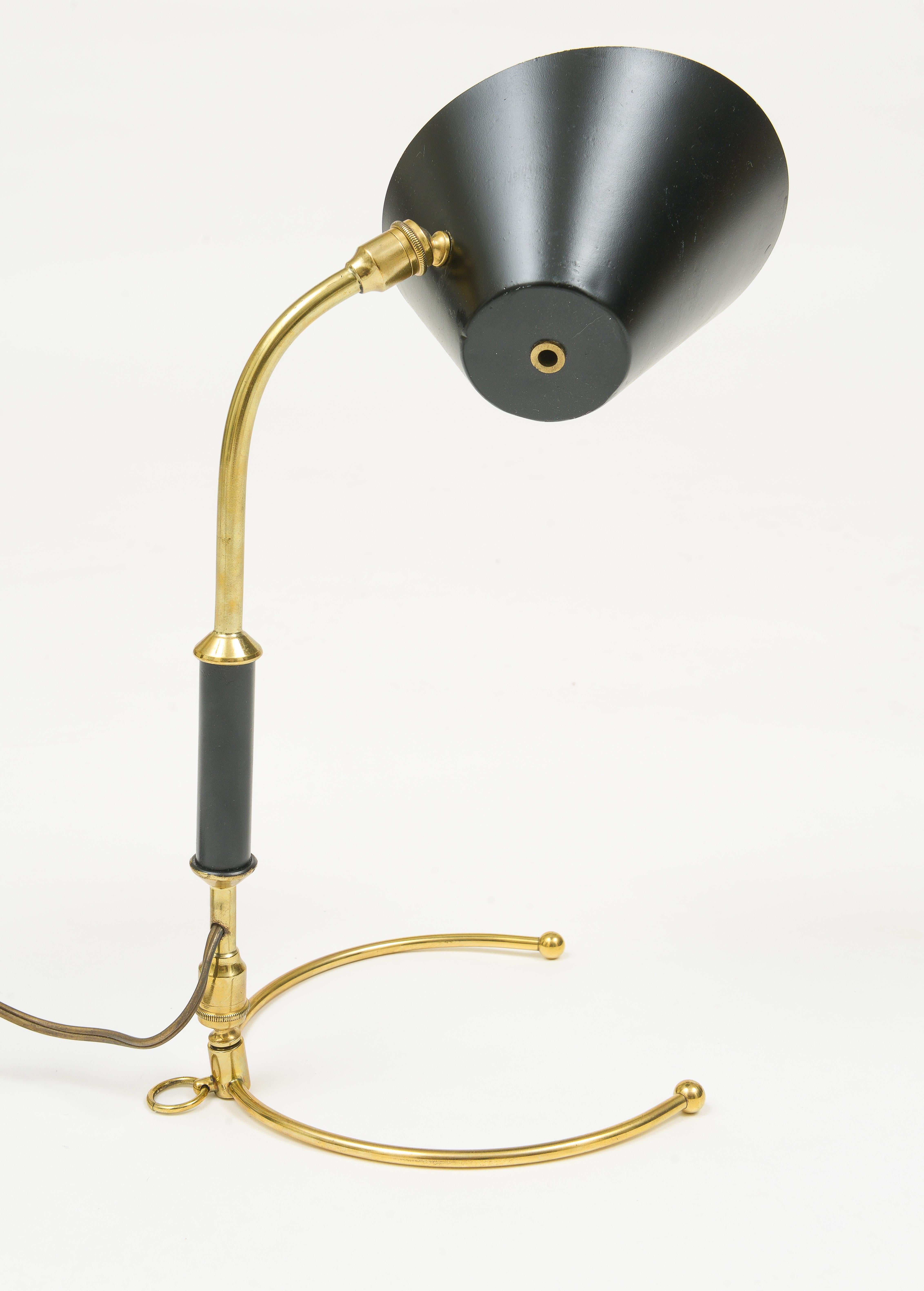 Magnifique lampe de bureau chic Robert Mathieu Lunel en laiton et noir, France, années 1950 en vente 1