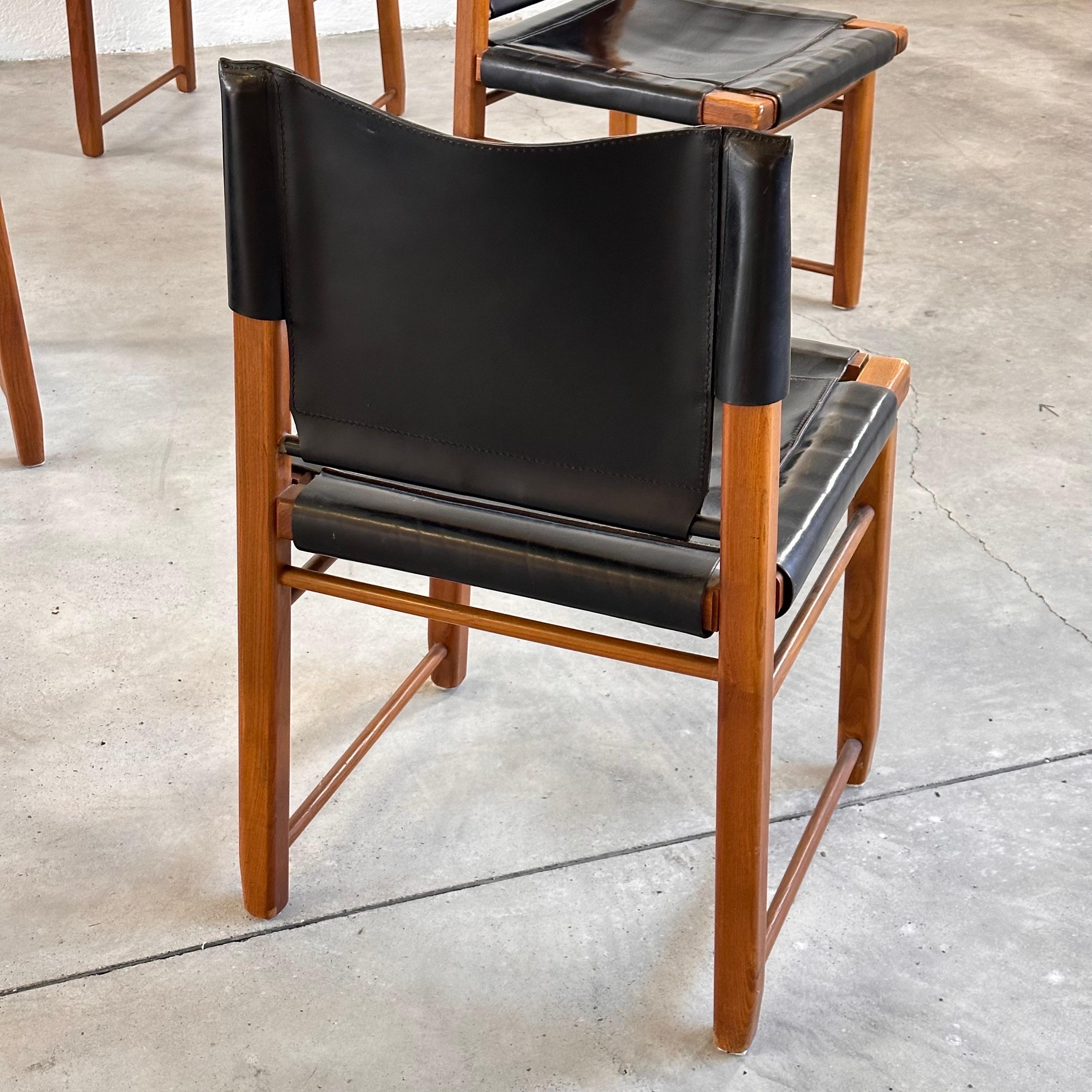 Chic Italian Elegance: Set of Six Walnut and Black Leather Dining Chairs, 1970s For Sale 2