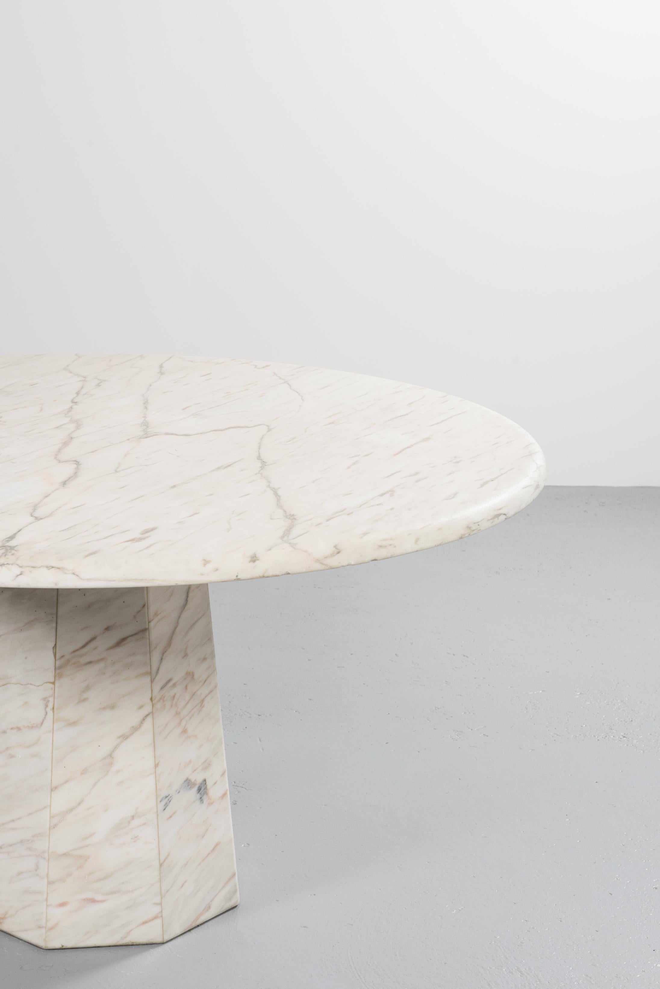 Chic Italian Marble Dining Table, 1970s In Good Condition In Villeurbanne, Rhone Alpes