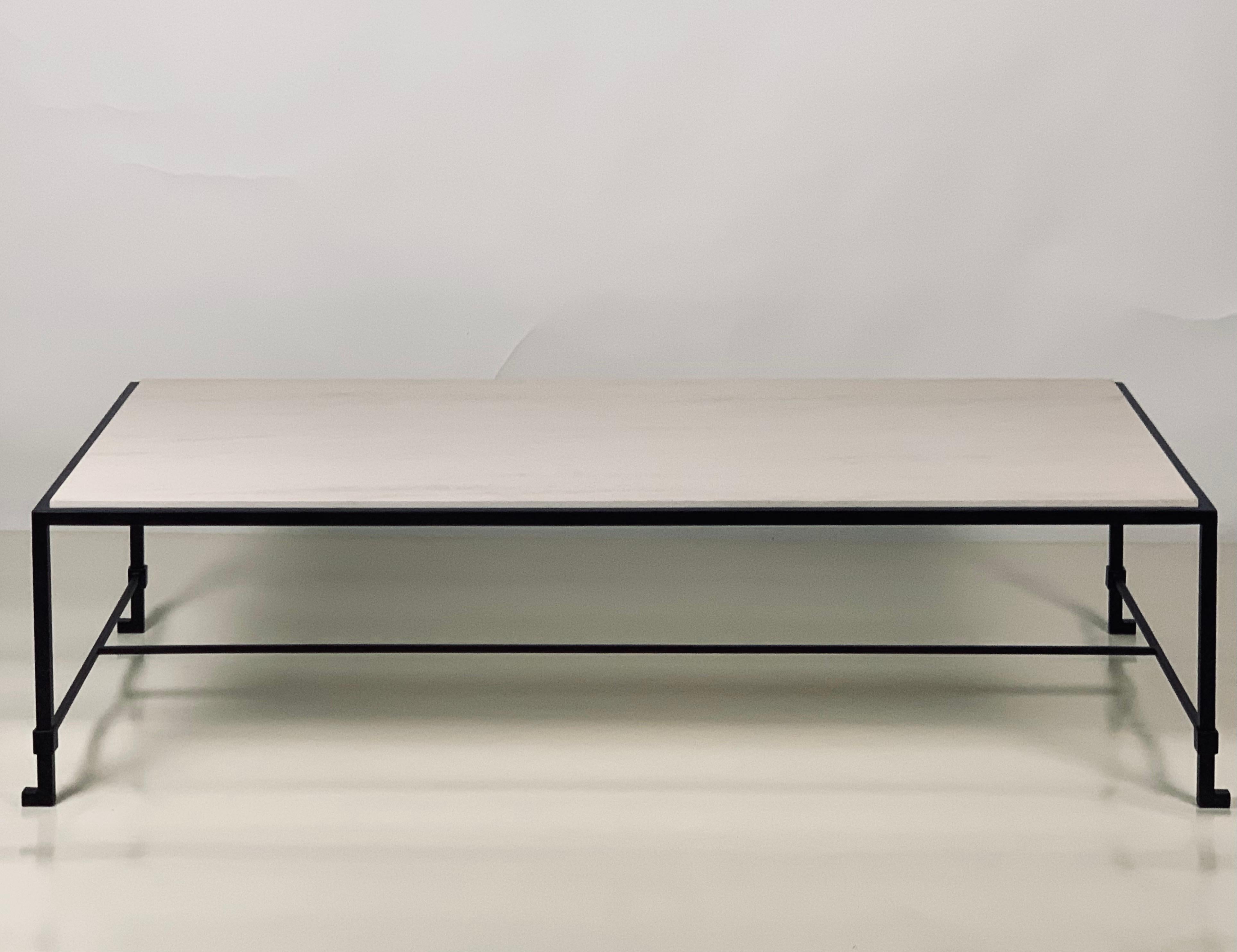 Français Grande table basse chic en pierre calcaire Diagramme de Design Frres en vente