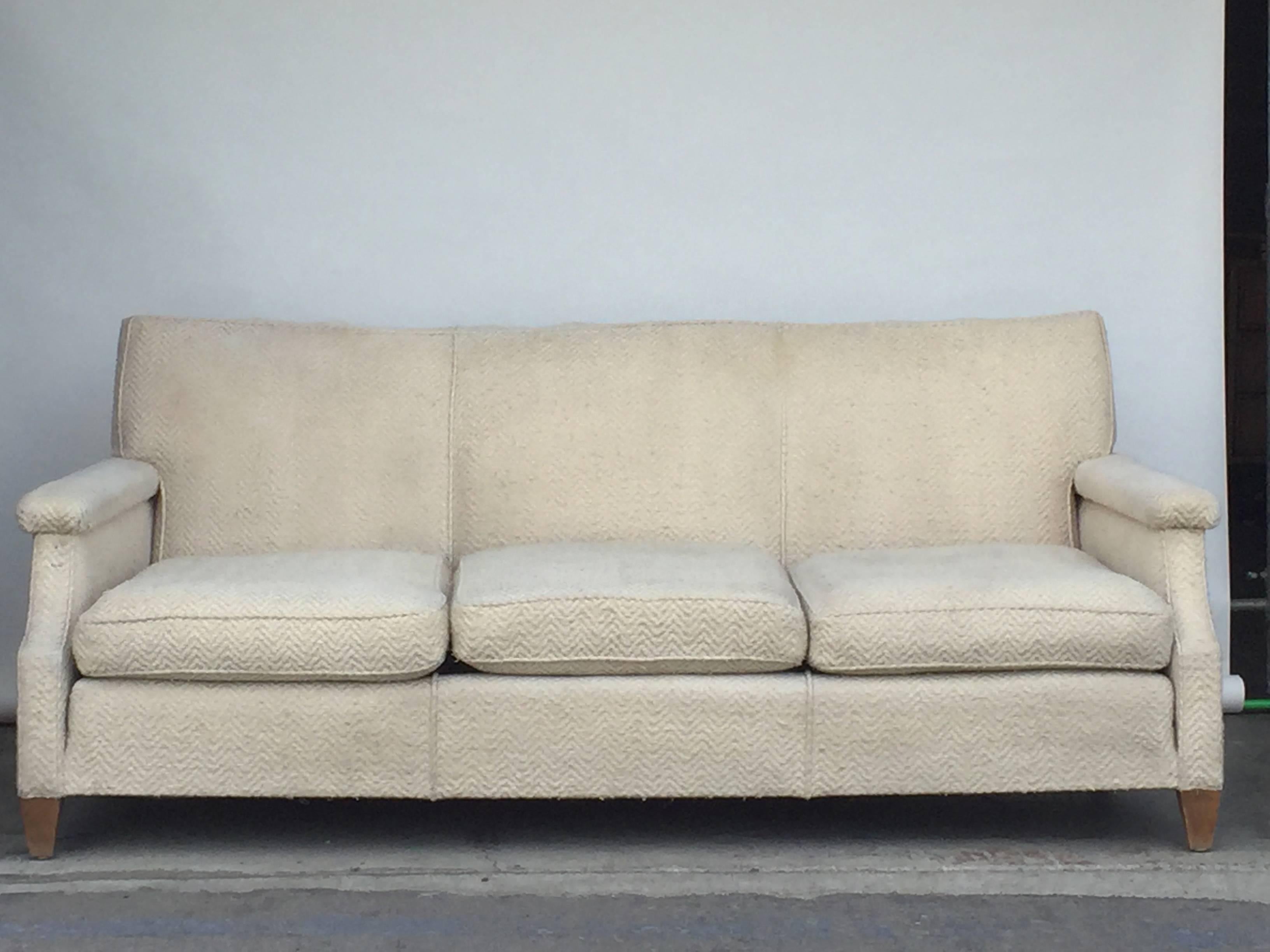 Schickes großes französisches Sofa aus den 1950er Jahren von Maison Leleu (Mitte des 20. Jahrhunderts) im Angebot