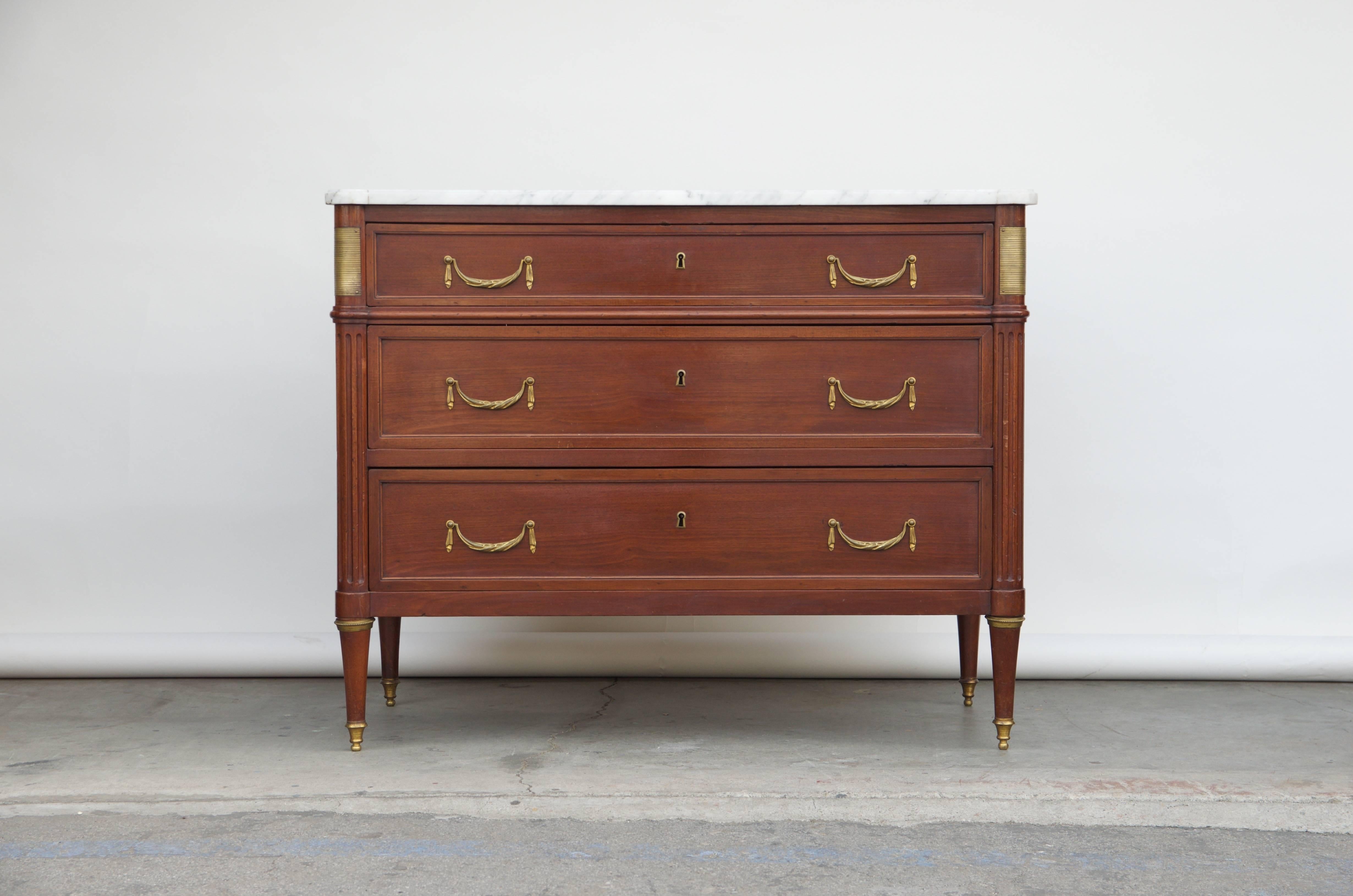 Chic Louis XVI-style neoclassical commode in the style of Jean-Michel Frank or Maison Jansen. Elegant and understated.

The next picture gives an example of how this commode could look in situ in a project.

The last 2 pictures are reference