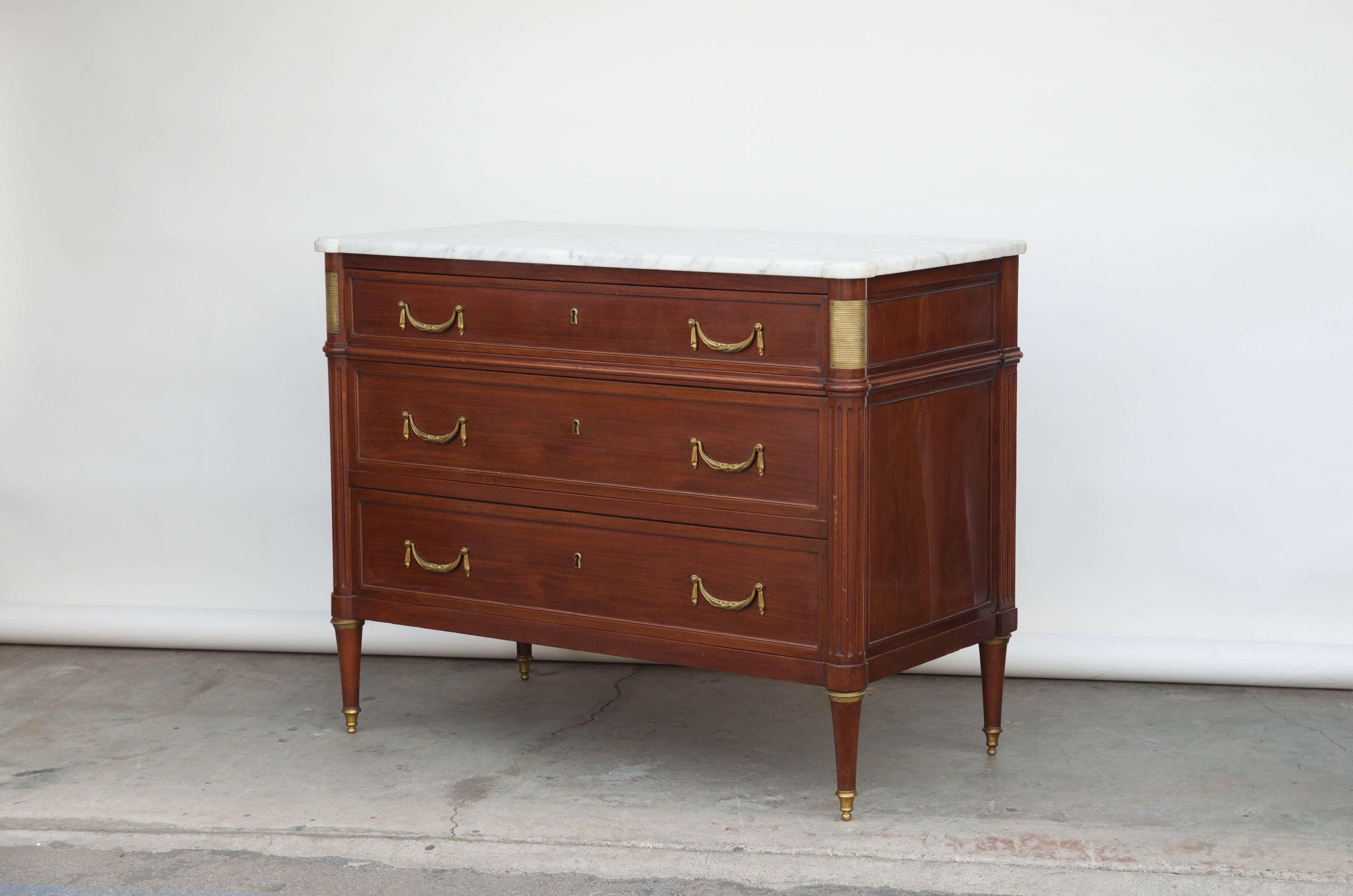 Gilt Chic Louis XVI-Style Neoclassical Commode For Sale