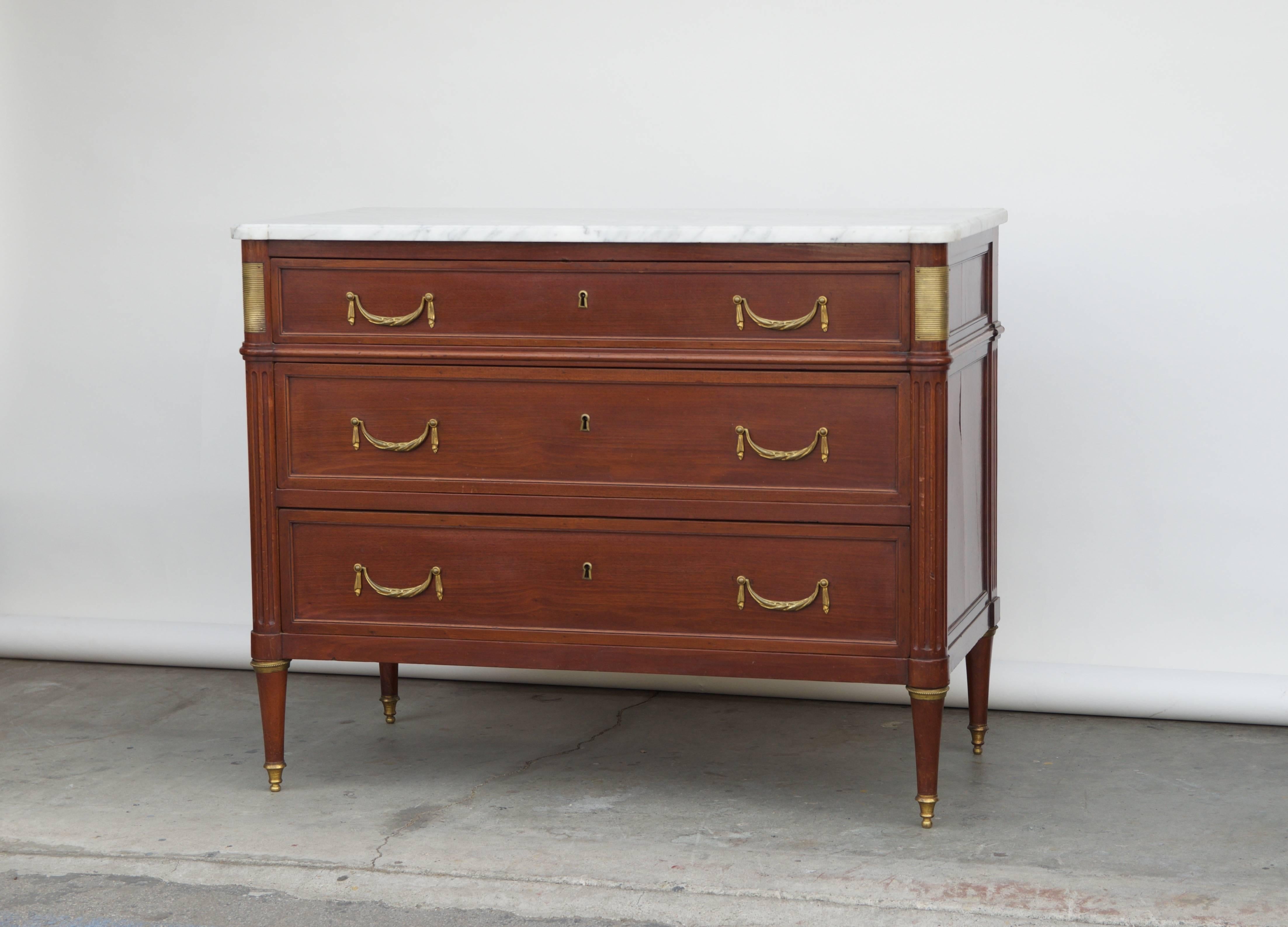 Mid-20th Century Chic Louis XVI-Style Neoclassical Commode For Sale