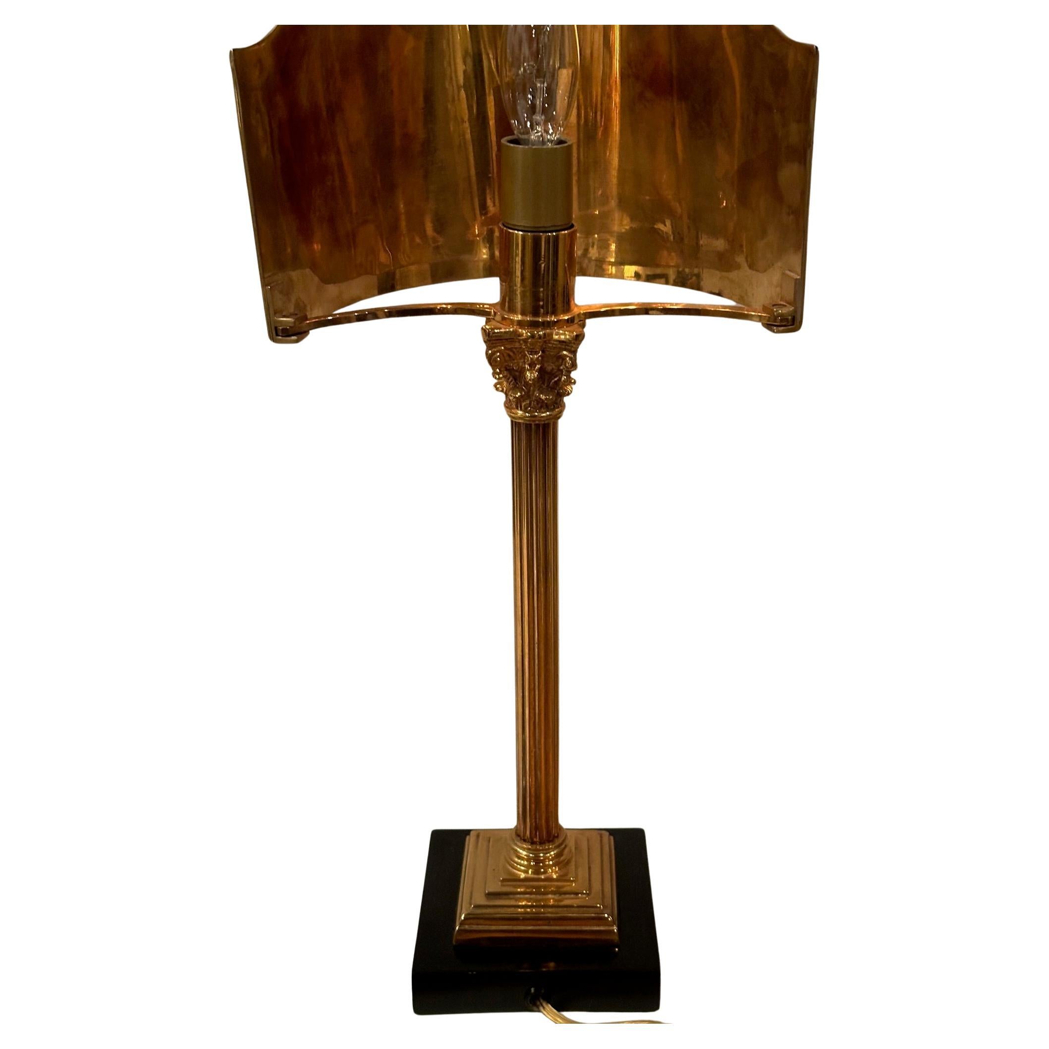 Fin du 20e siècle Lampe à poser chic de la Maison Jansen en bronze doré et ébonite noire en vente