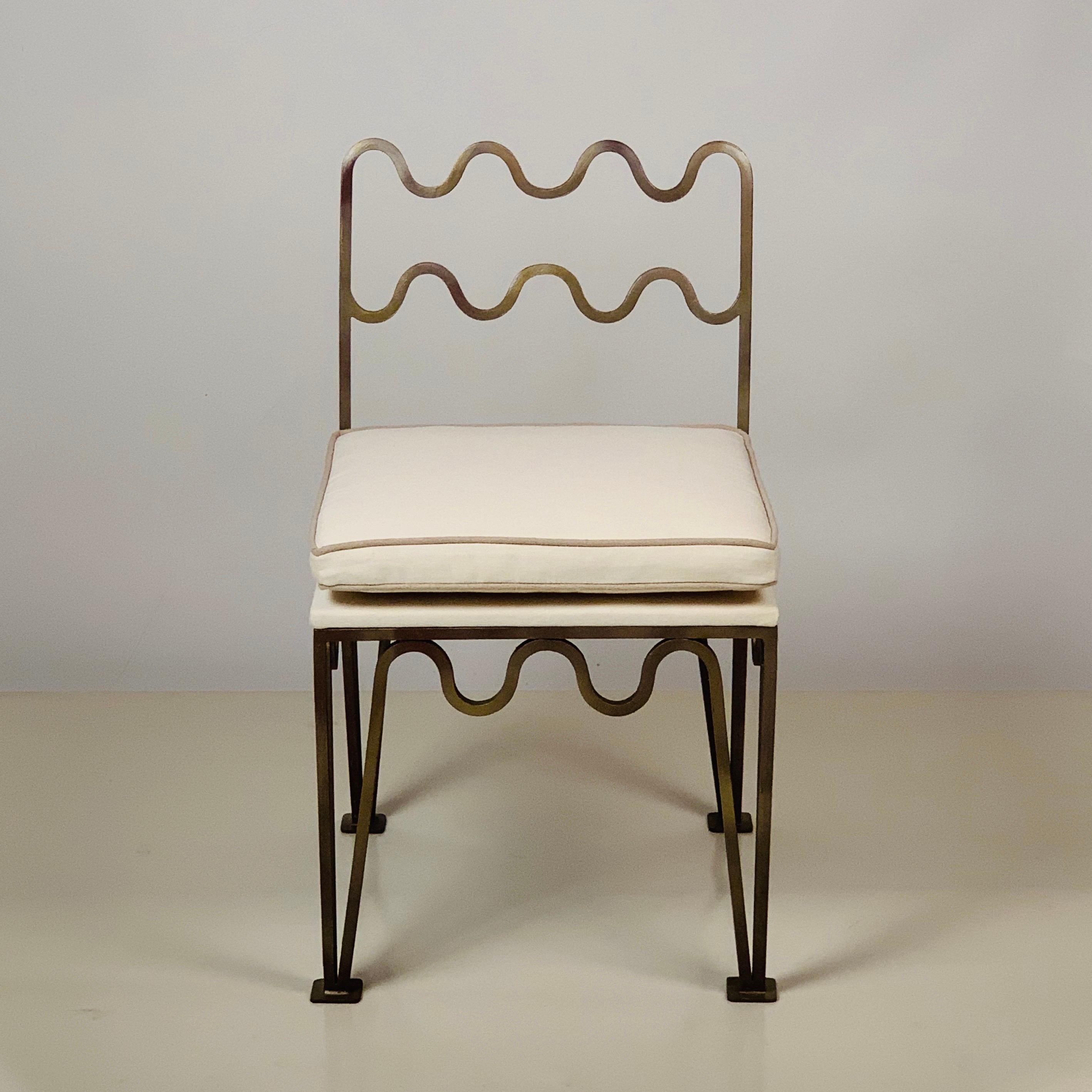 Undulating 'Méandre' gilt bronze finish side chair by Design Frères.

Gilt bronze finish over steel frame. Natural linen upholstered cushion with contrasting piping.

Chic and understated.