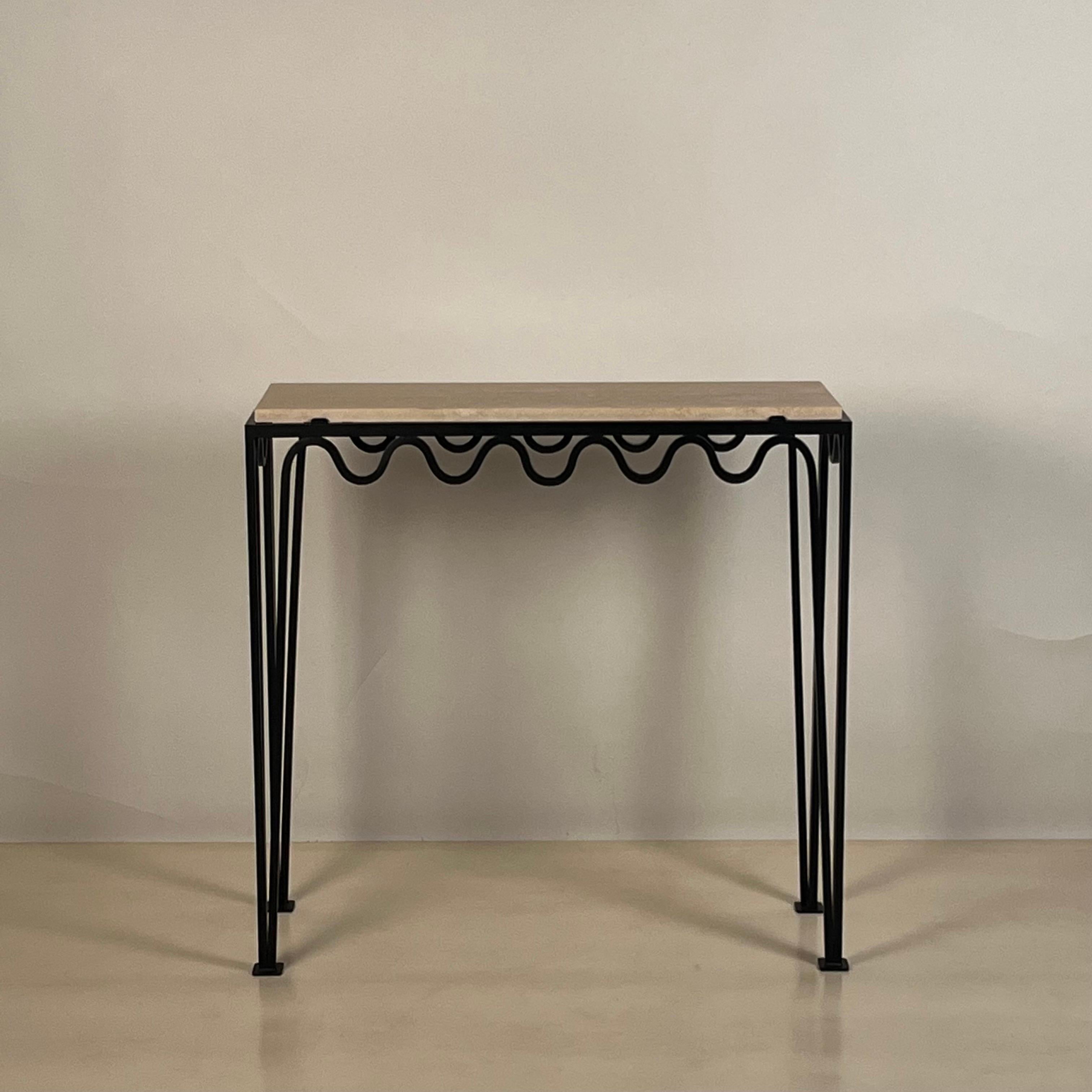 'Méandre' travertine console by Design Frères.

Chic and understated.