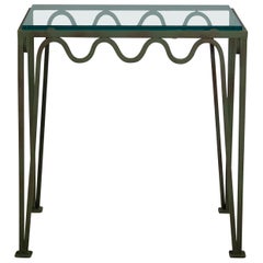 Schicker Nachttisch 'Méandre' aus Grünspan und Glas von Design Frères