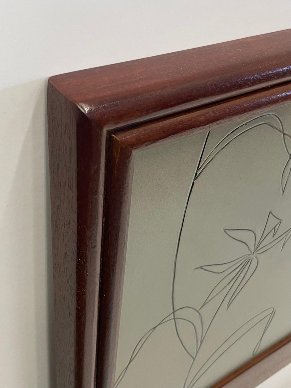 Chic Mid Century Modern Kingsized Mahogany Carved Headboard with Asian Motife In Good Condition In Hopewell, NJ