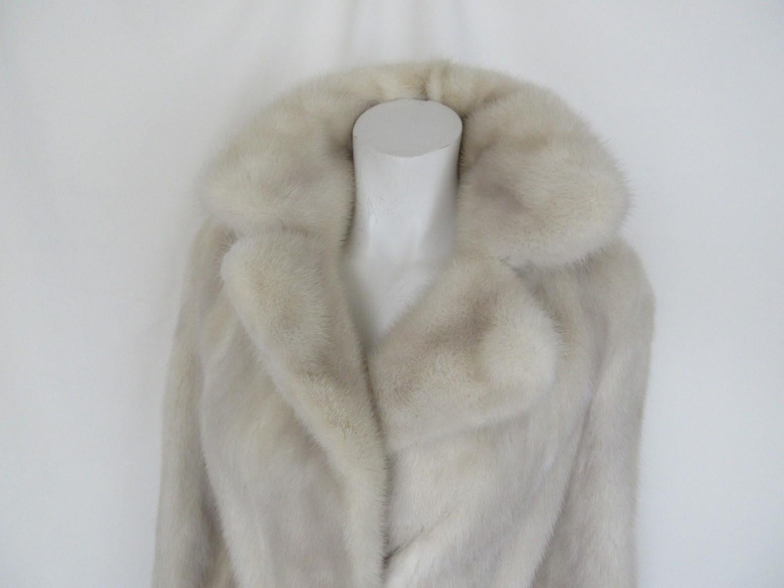 This exclusive vintage mink fur coat is made from naturel mink fur,
which is rare to find.

We offer more exclusive fur and vintage items, view our frontstore

Details:
Color: crème/white/greyish
With 2 silk pockets, 3 closing hooks
and 1 inside