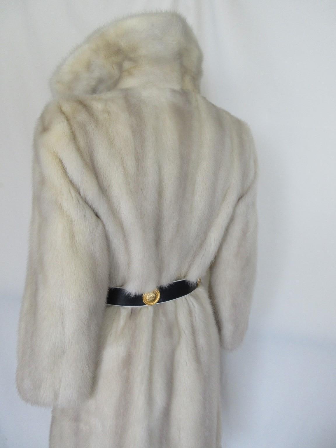 Chic Mink Fur Coat Small In Good Condition For Sale In Amsterdam, NL