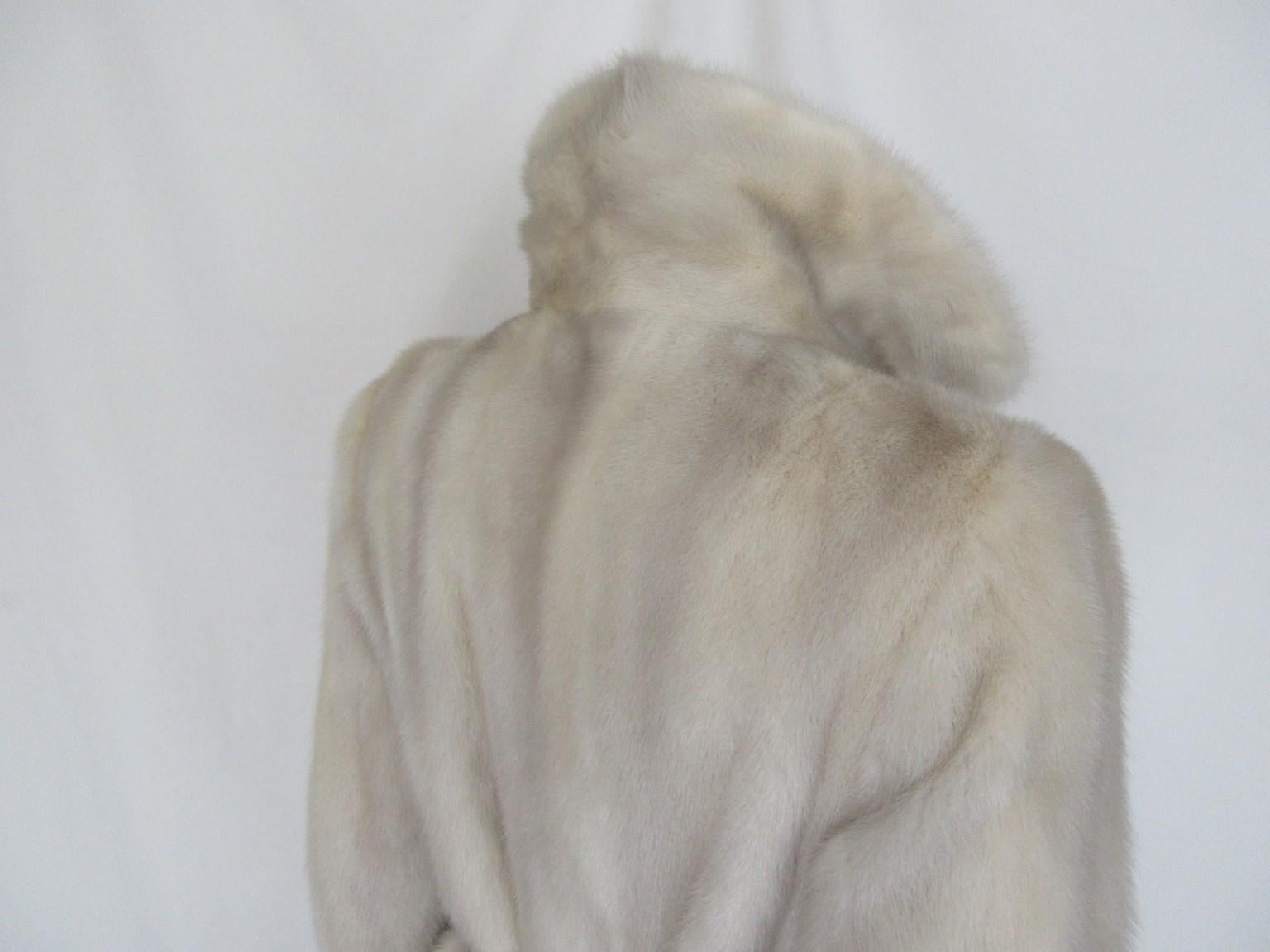 Women's or Men's Chic Mink Fur Coat Small For Sale