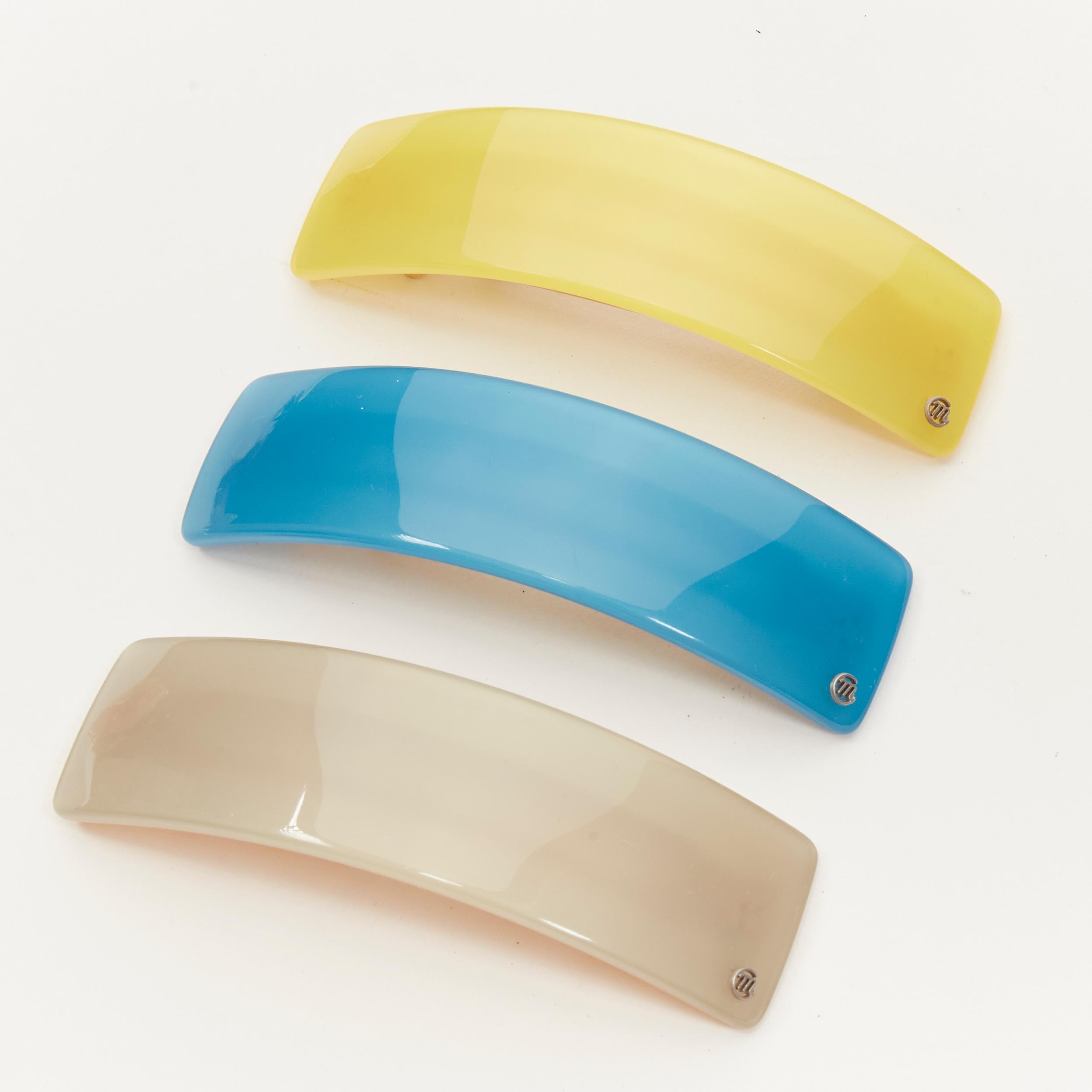 CHIC & MODE Alexandre Zouari Farbe Block glänzende Oberfläche Logo Acryl Clips X3 (Beige) im Angebot